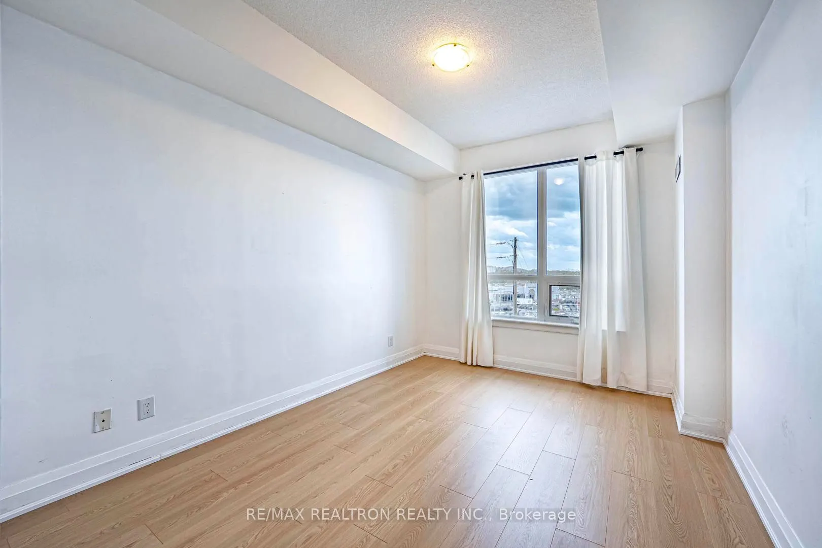 7161 Yonge Street #418