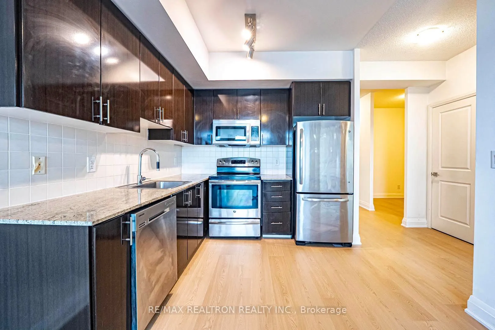 7161 Yonge Street #418