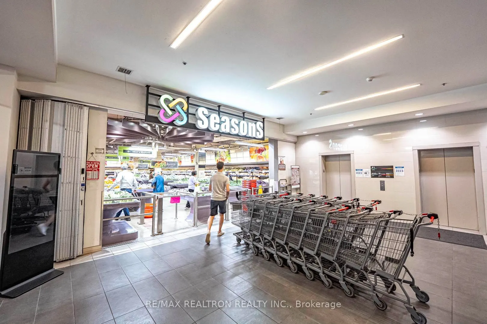7161 Yonge Street #418