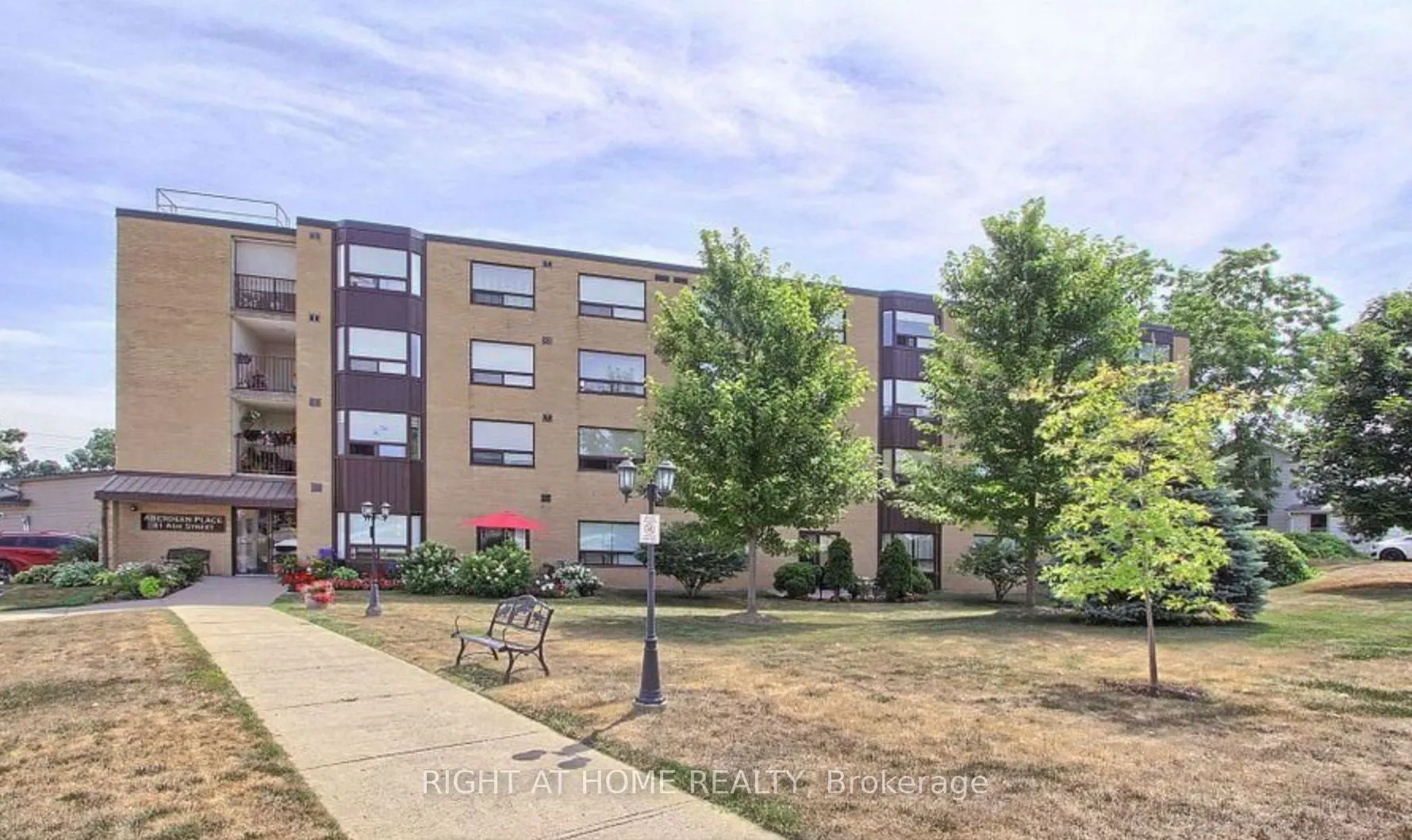 41 Ash Street #402