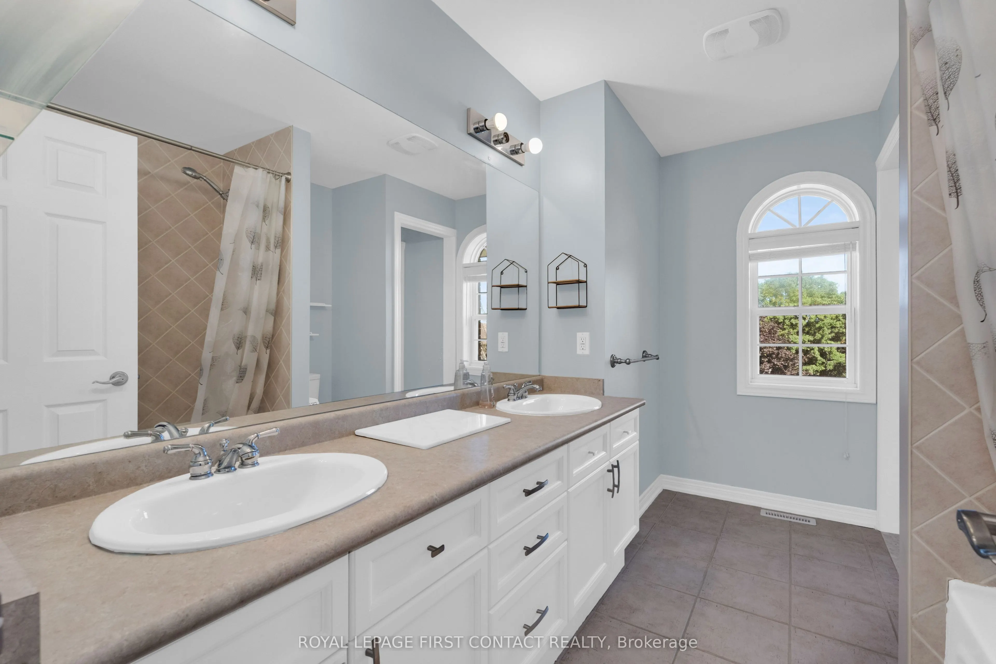 43 Vanderpost Crescent