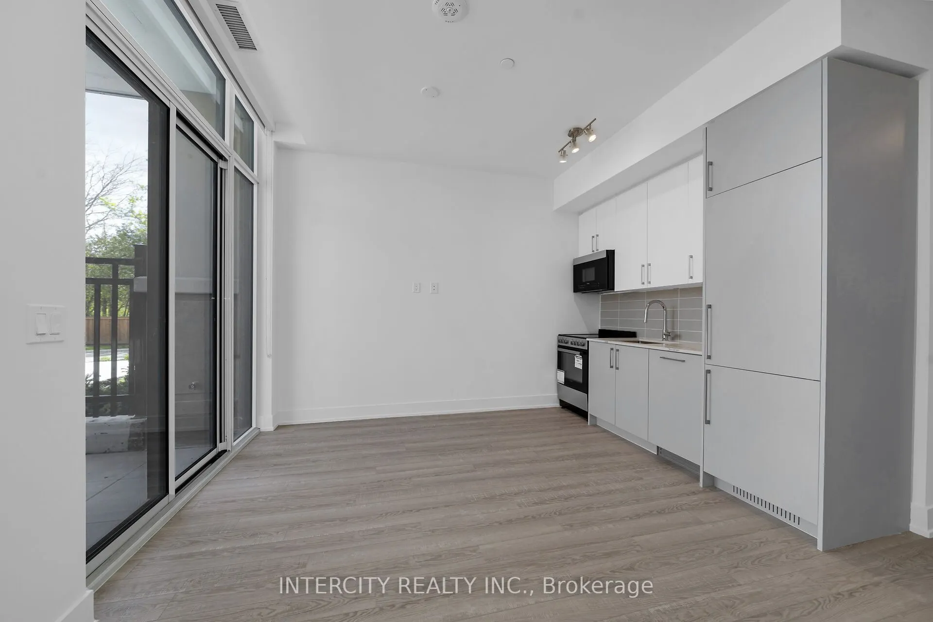 2075 King Road #110