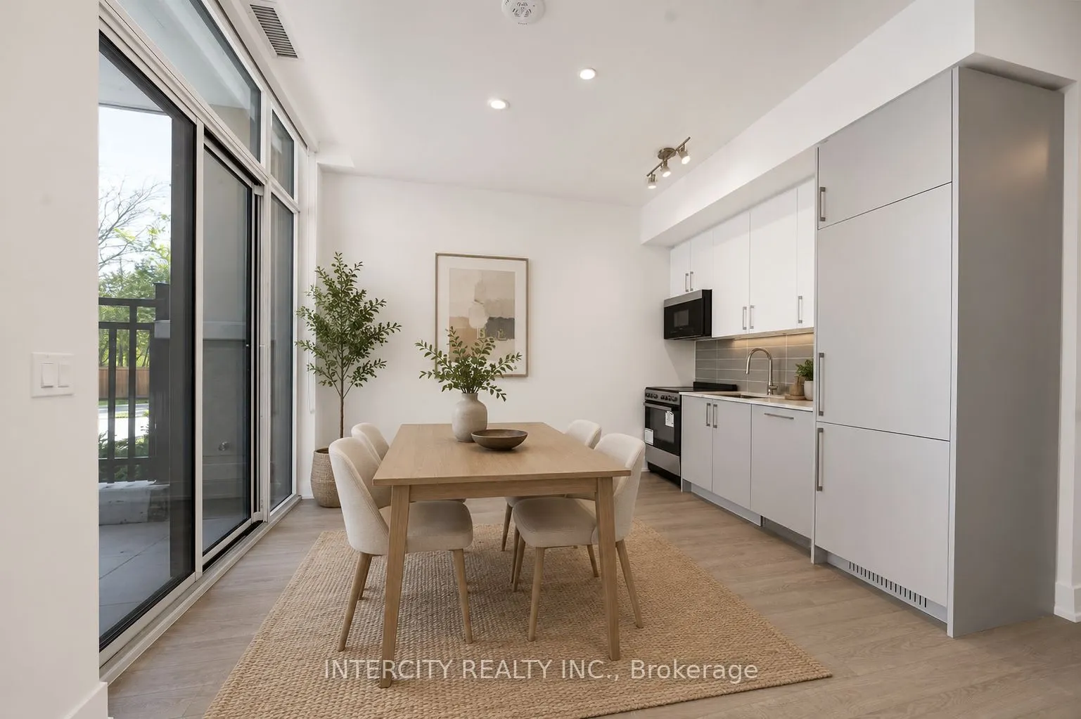 2075 King Road #110