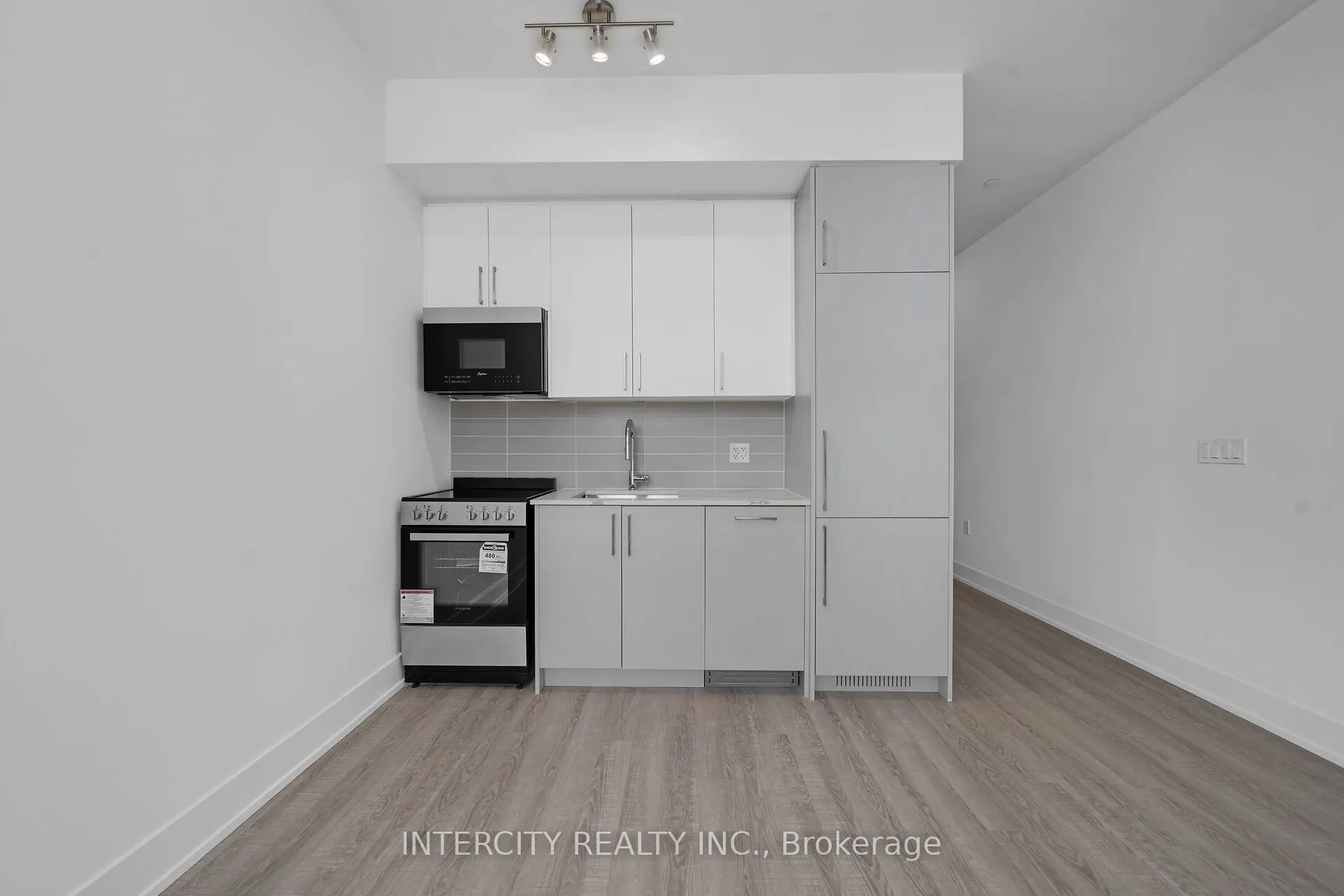 2075 King Road #110