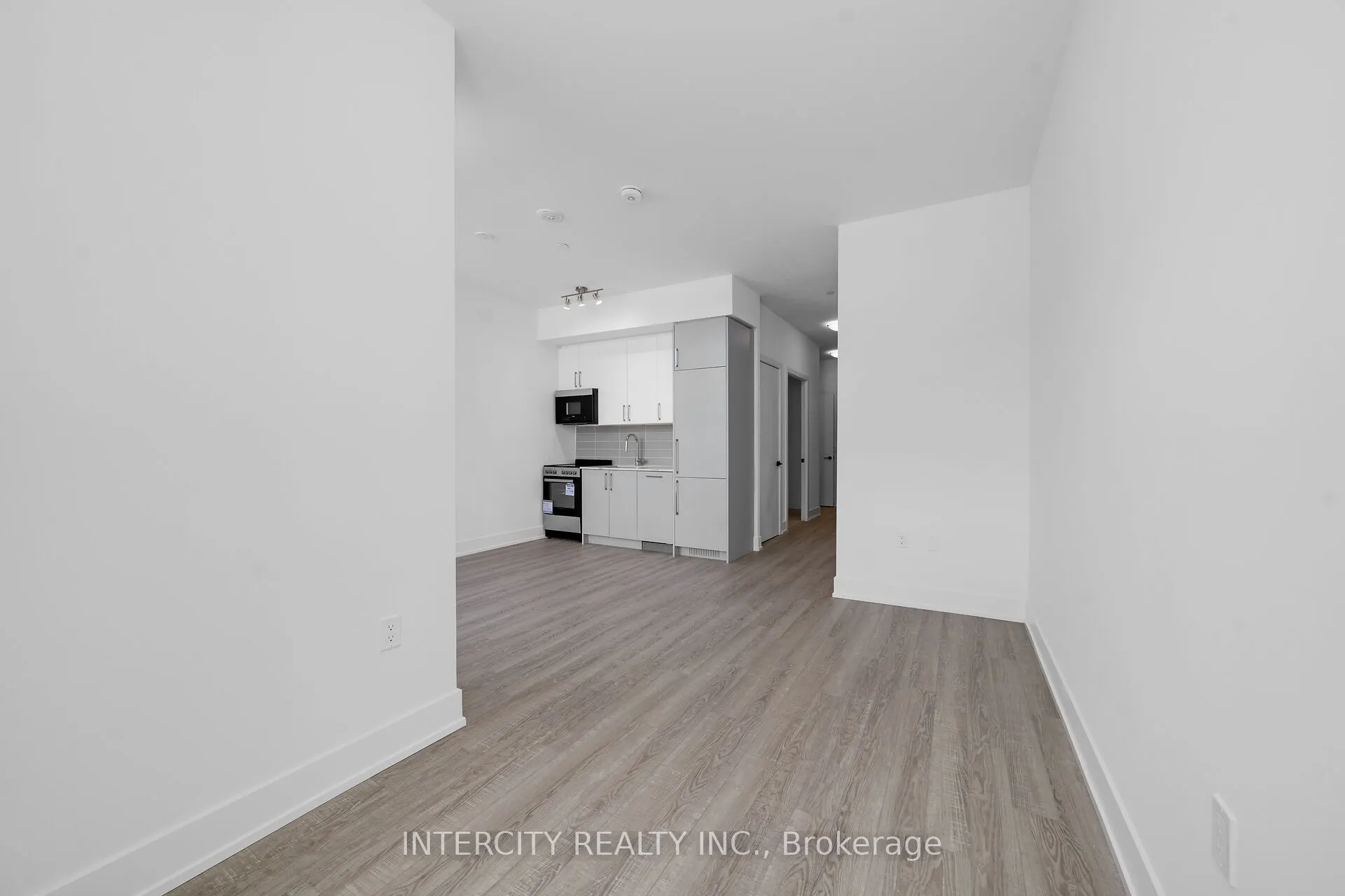 2075 King Road #110