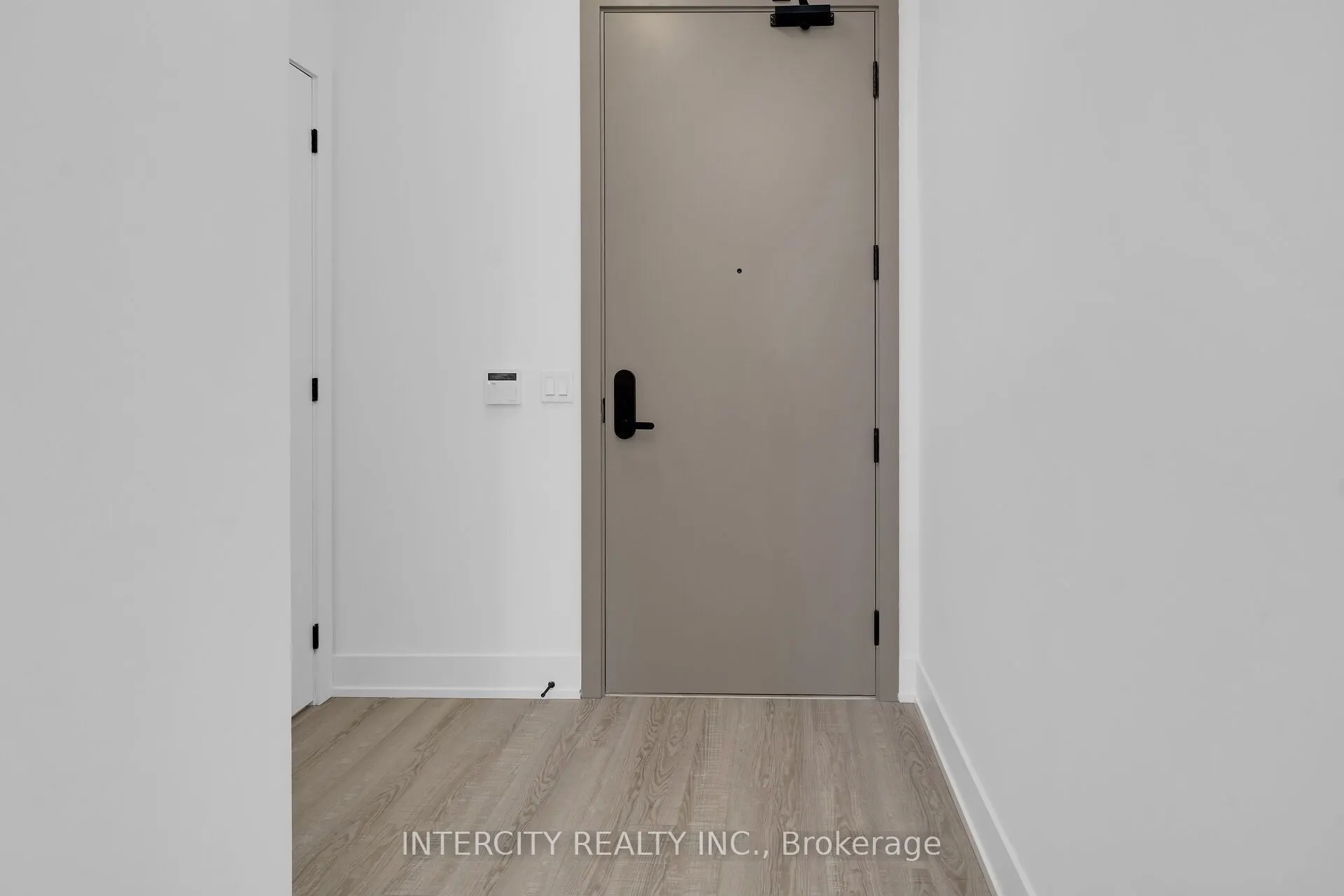 2075 King Road #110