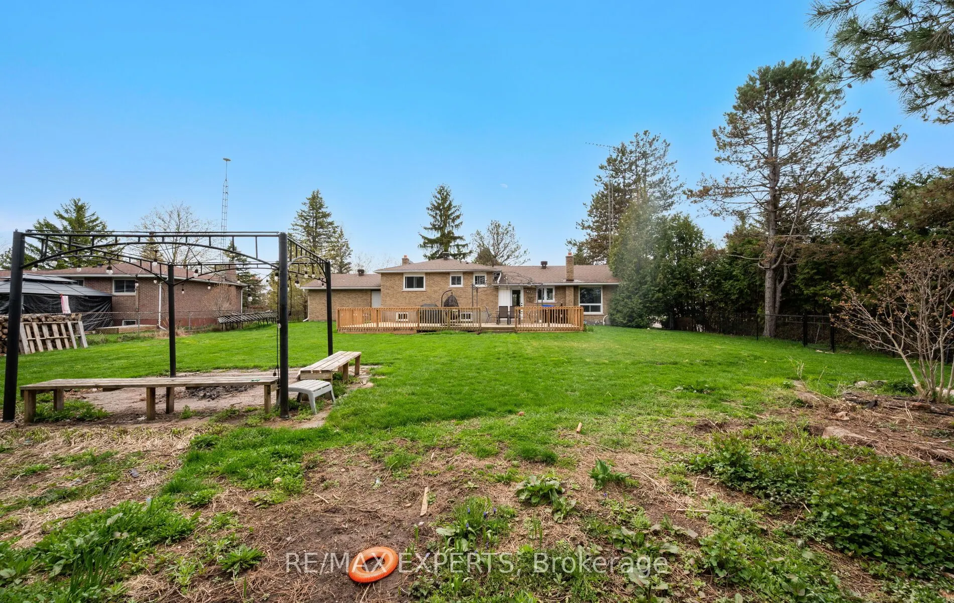 12 Simon Drive