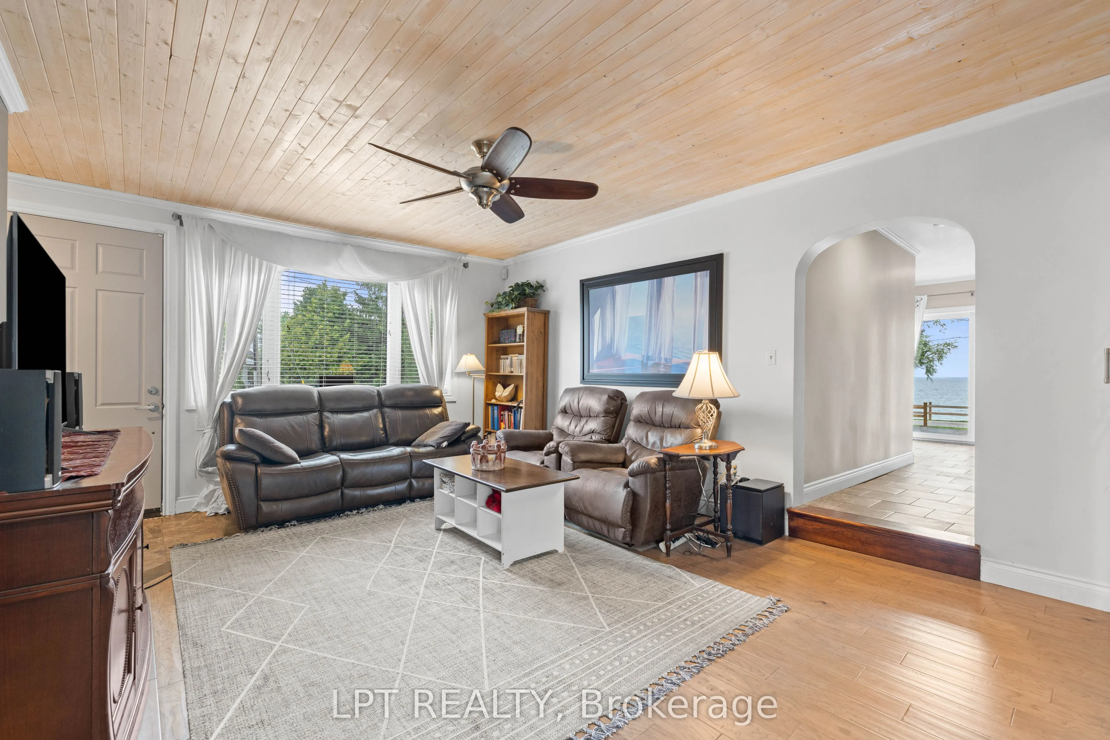 427 Lake Drive E