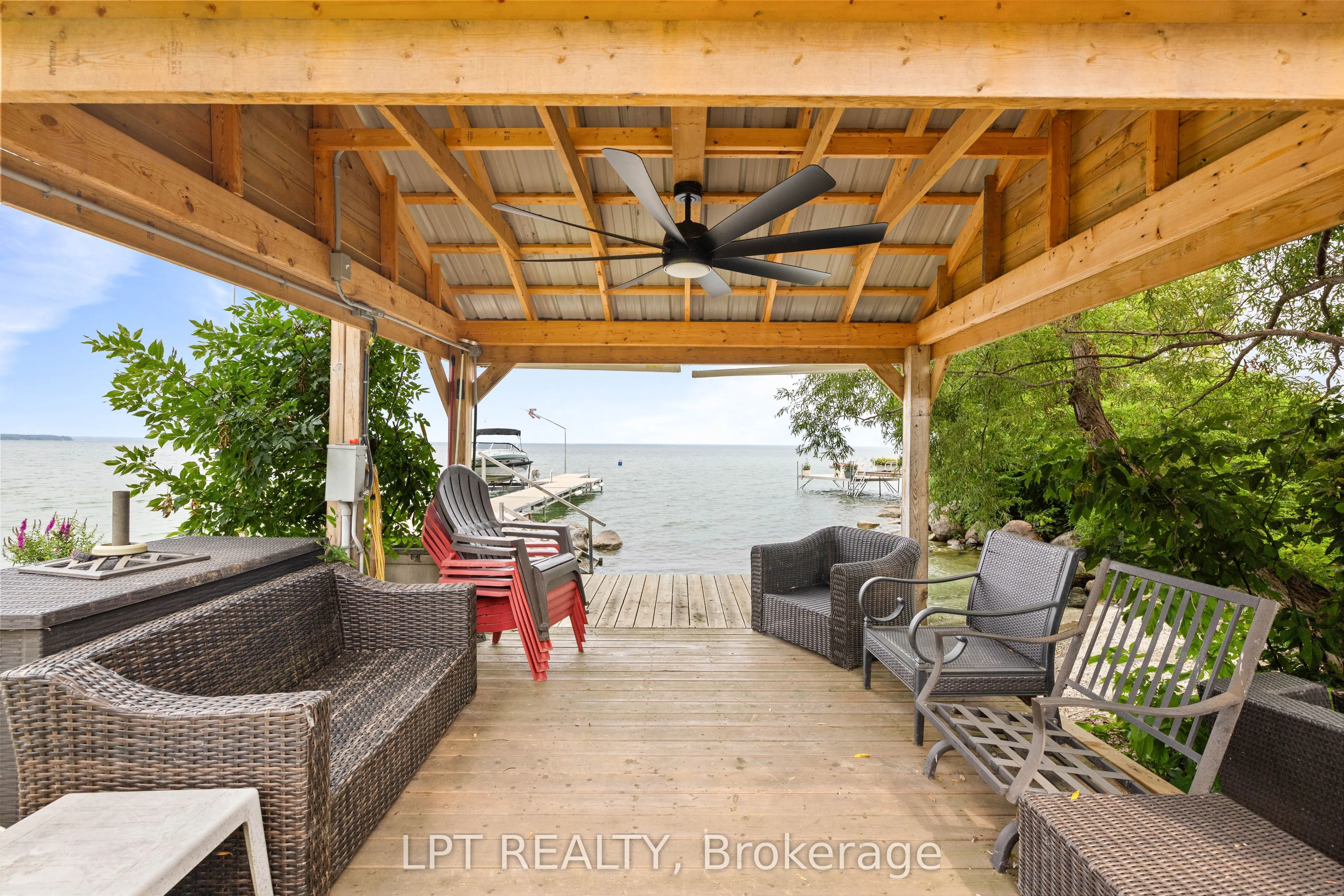 427 Lake Drive E