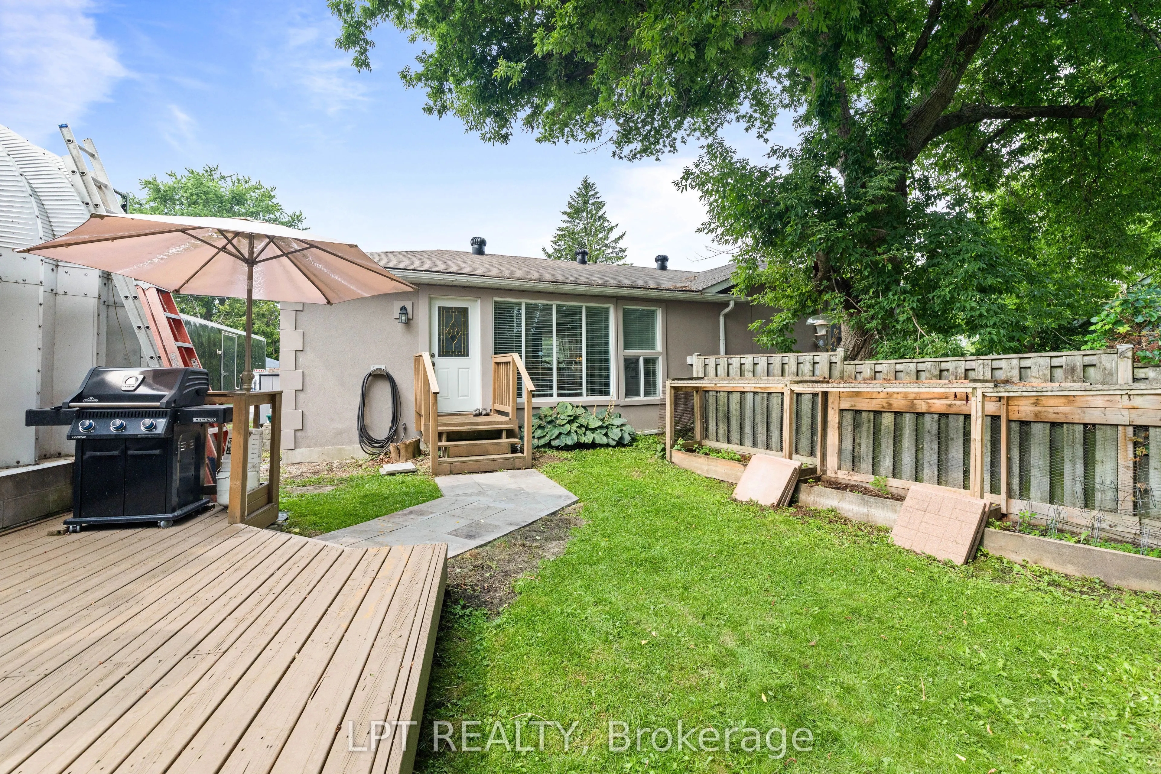 427 Lake Drive E