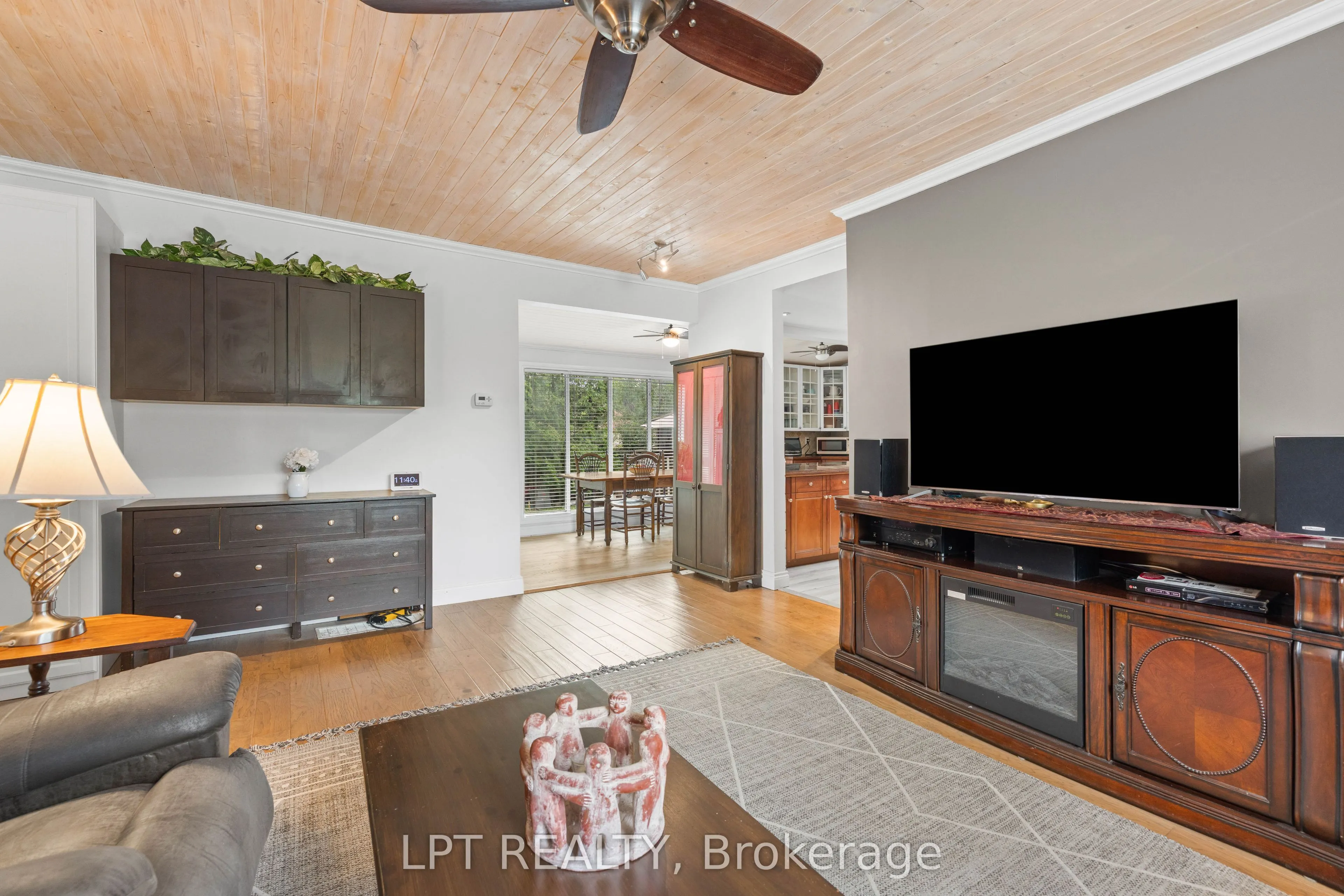 427 Lake Drive E
