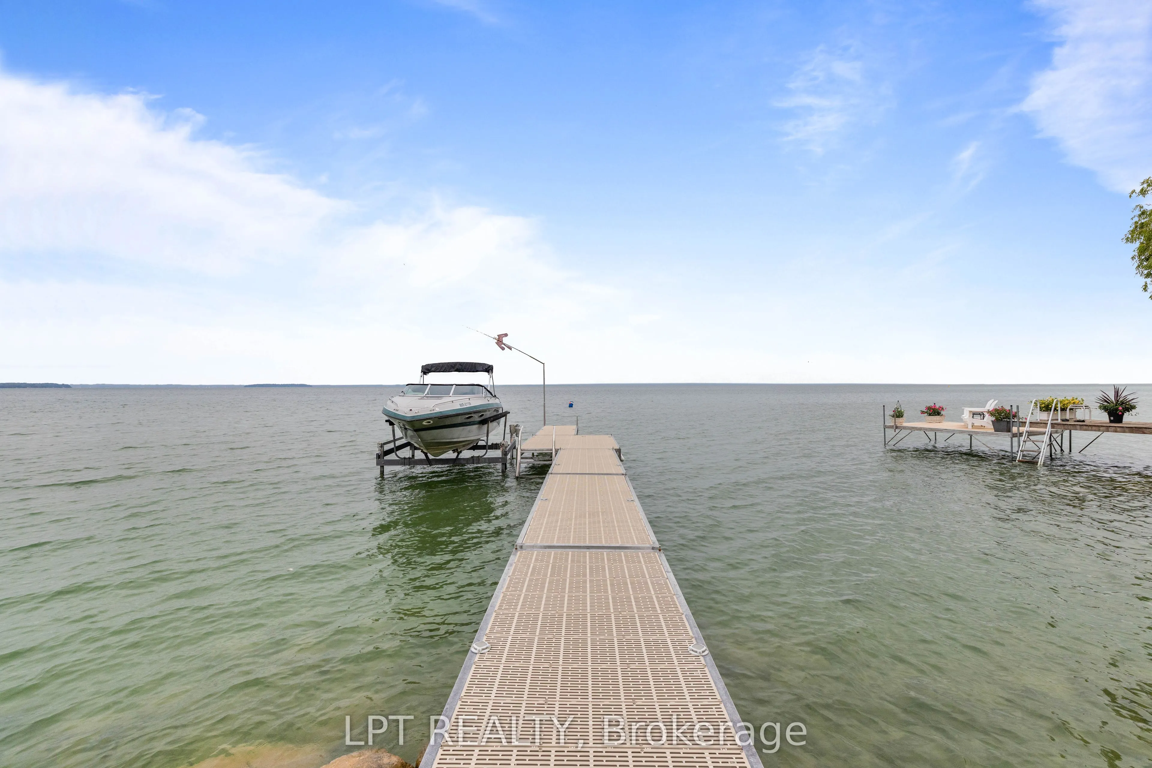 427 Lake Drive E