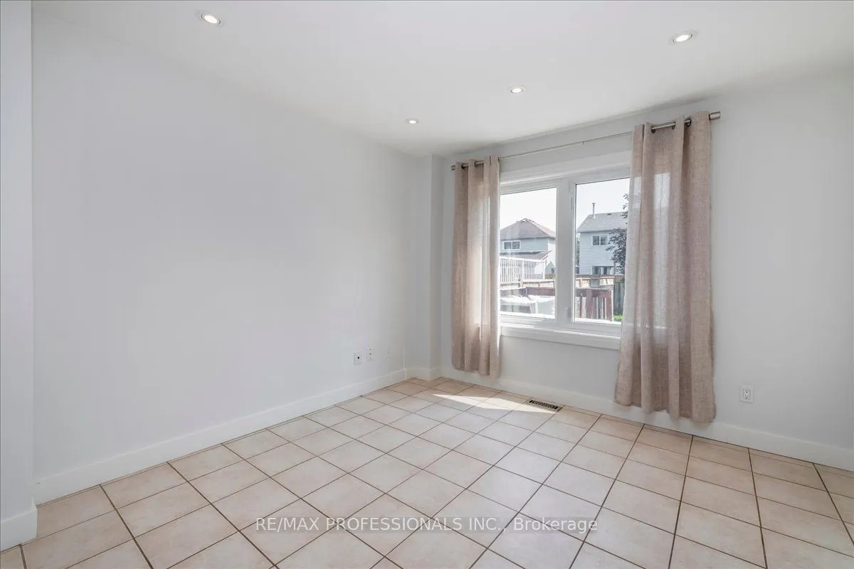 10 Corrie Crescent