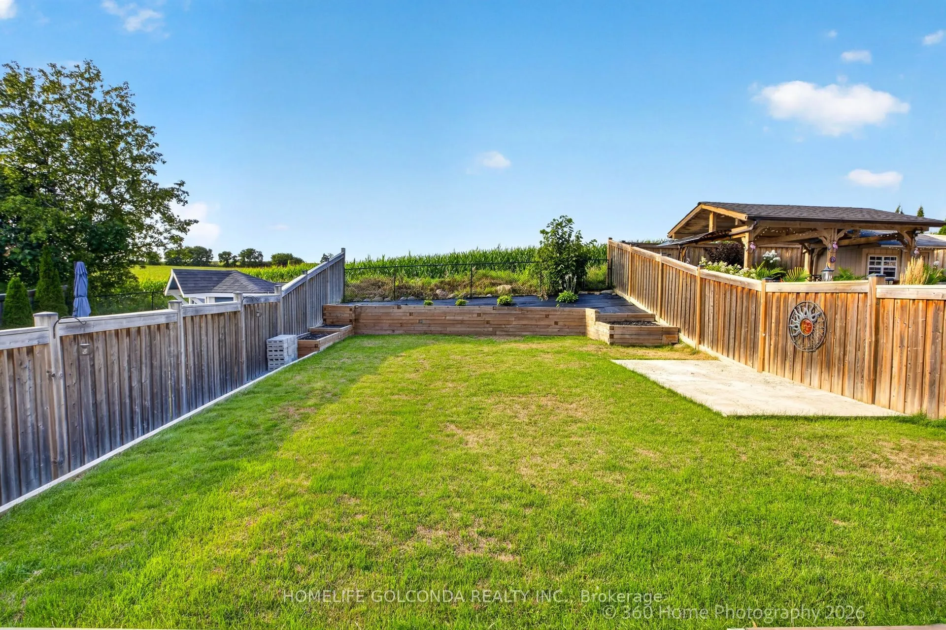 40 Ridge Gate Crescent
