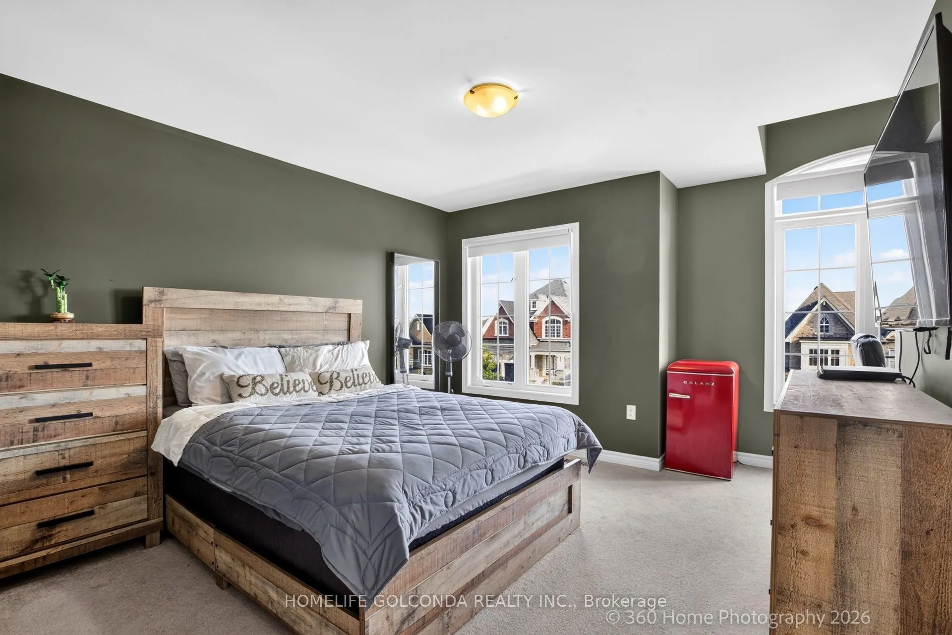 40 Ridge Gate Crescent