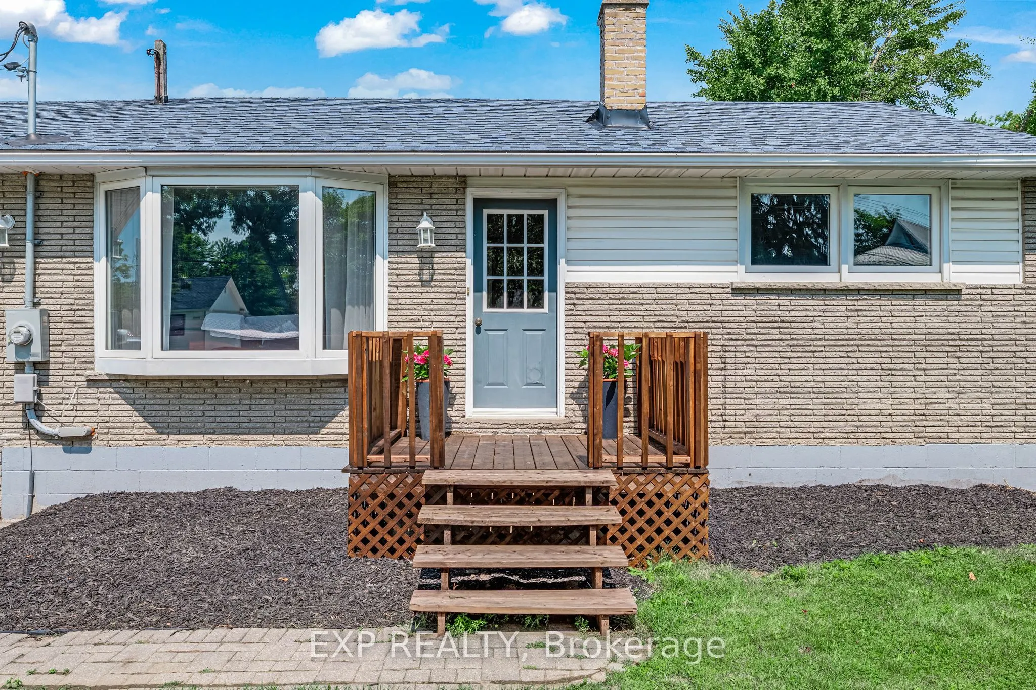 1990 Victoria Street