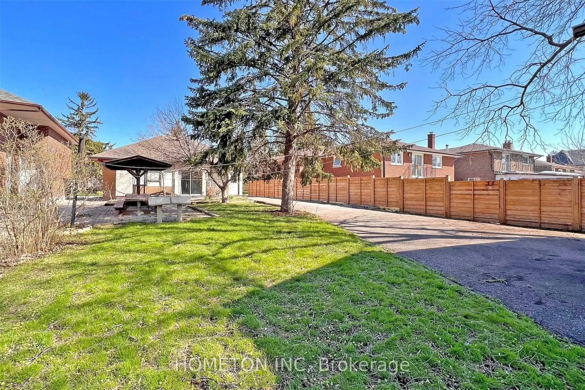 95 Yongehurst Road