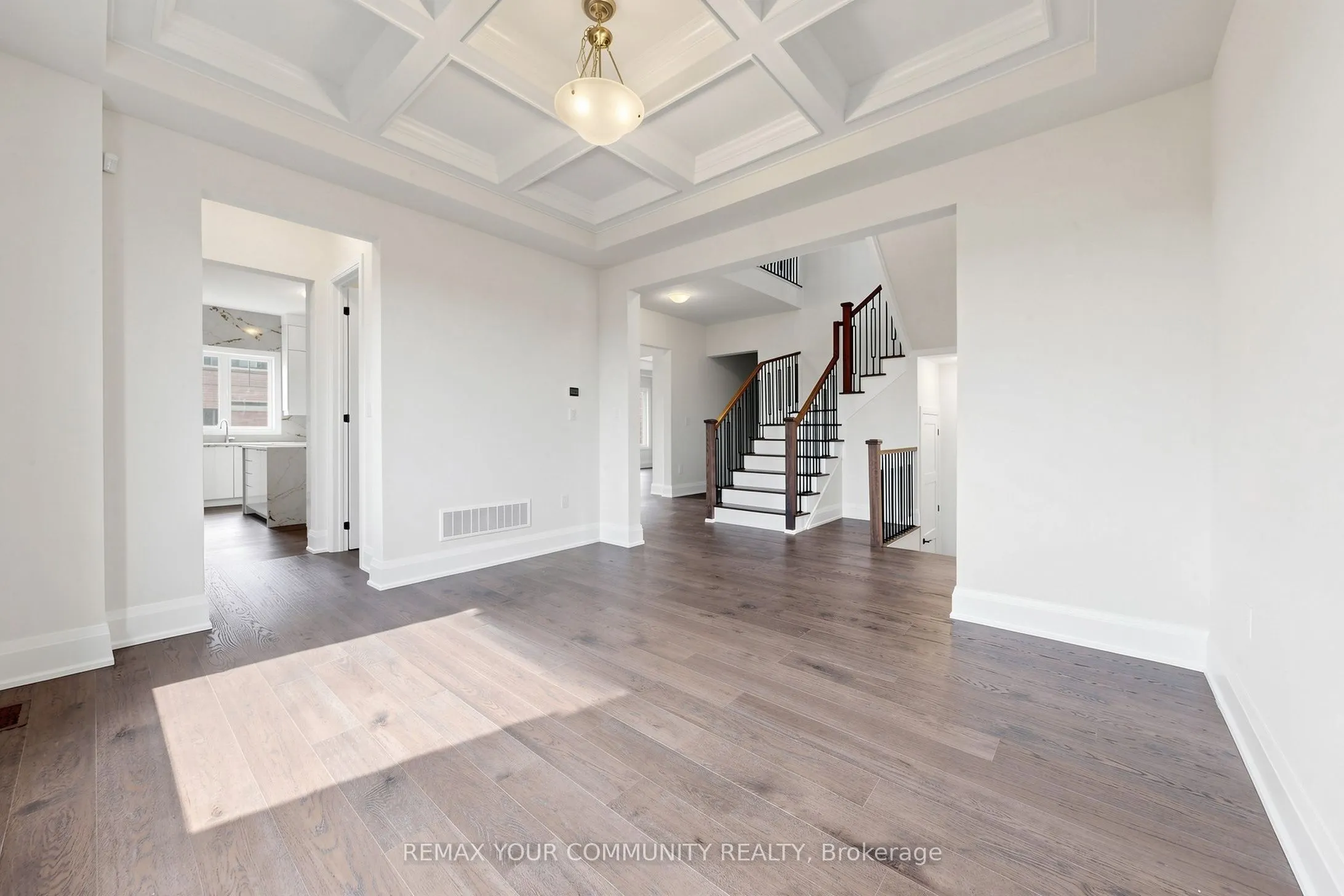 33 Lorrain Hand Crescent