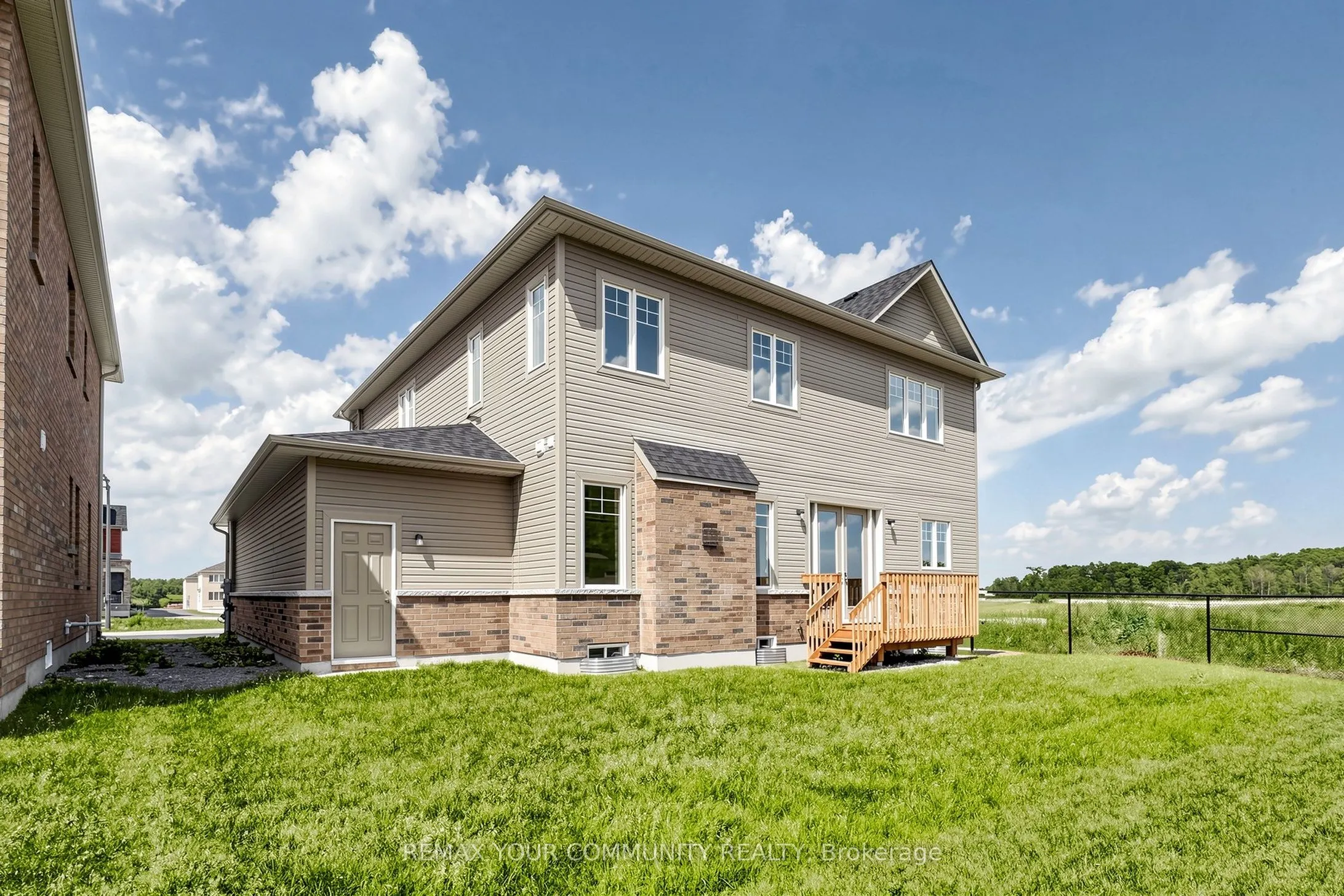 33 Lorrain Hand Crescent