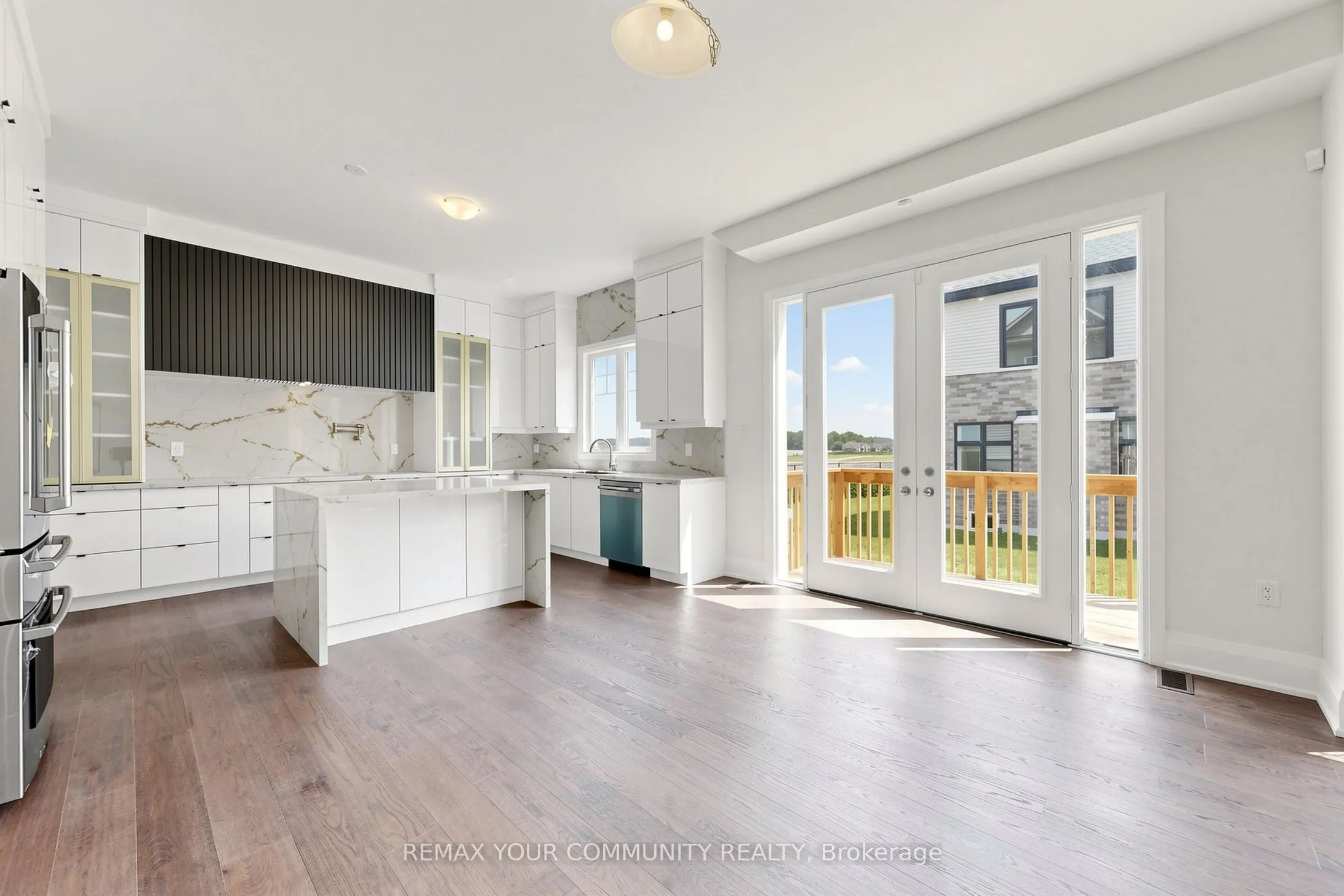 33 Lorrain Hand Crescent