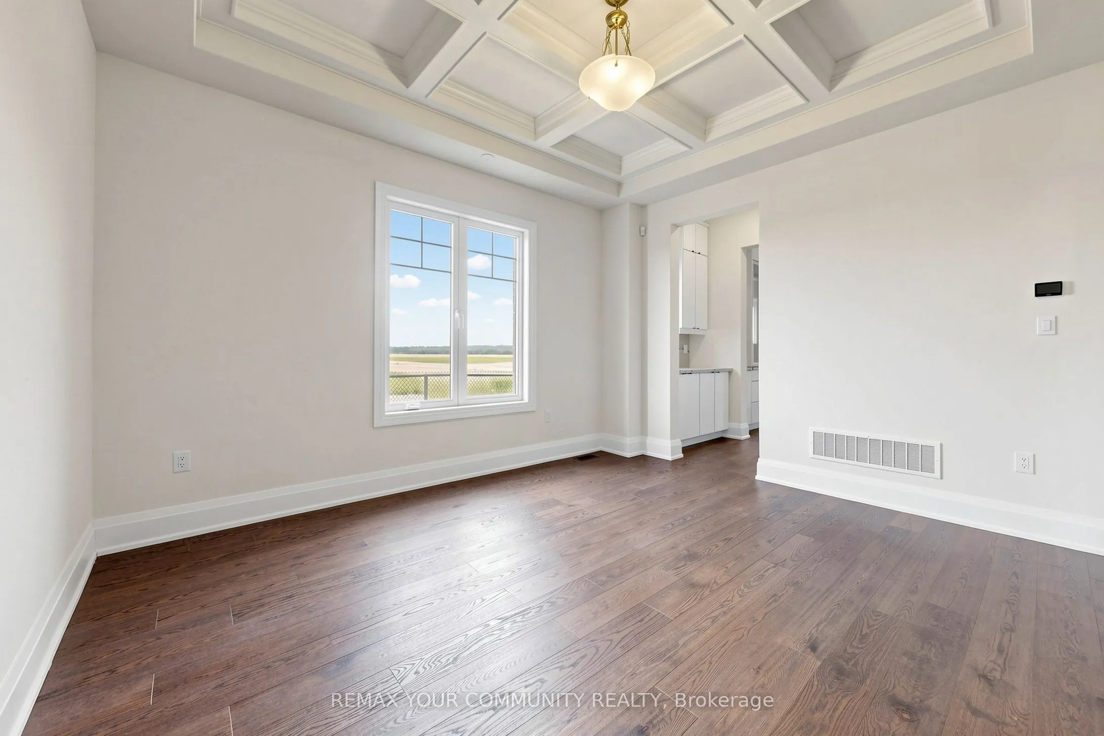 33 Lorrain Hand Crescent