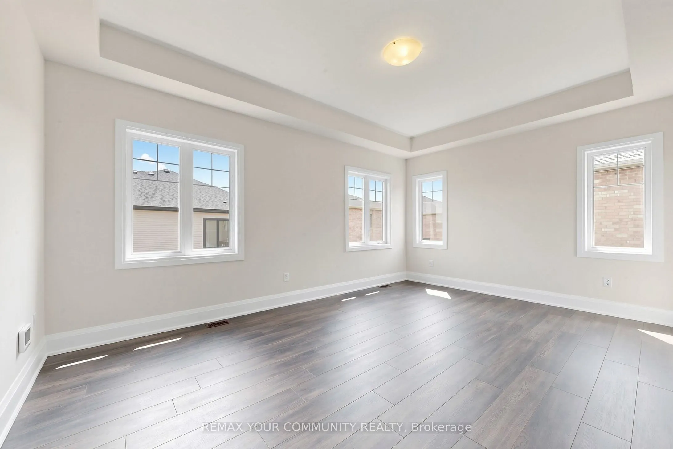 33 Lorrain Hand Crescent