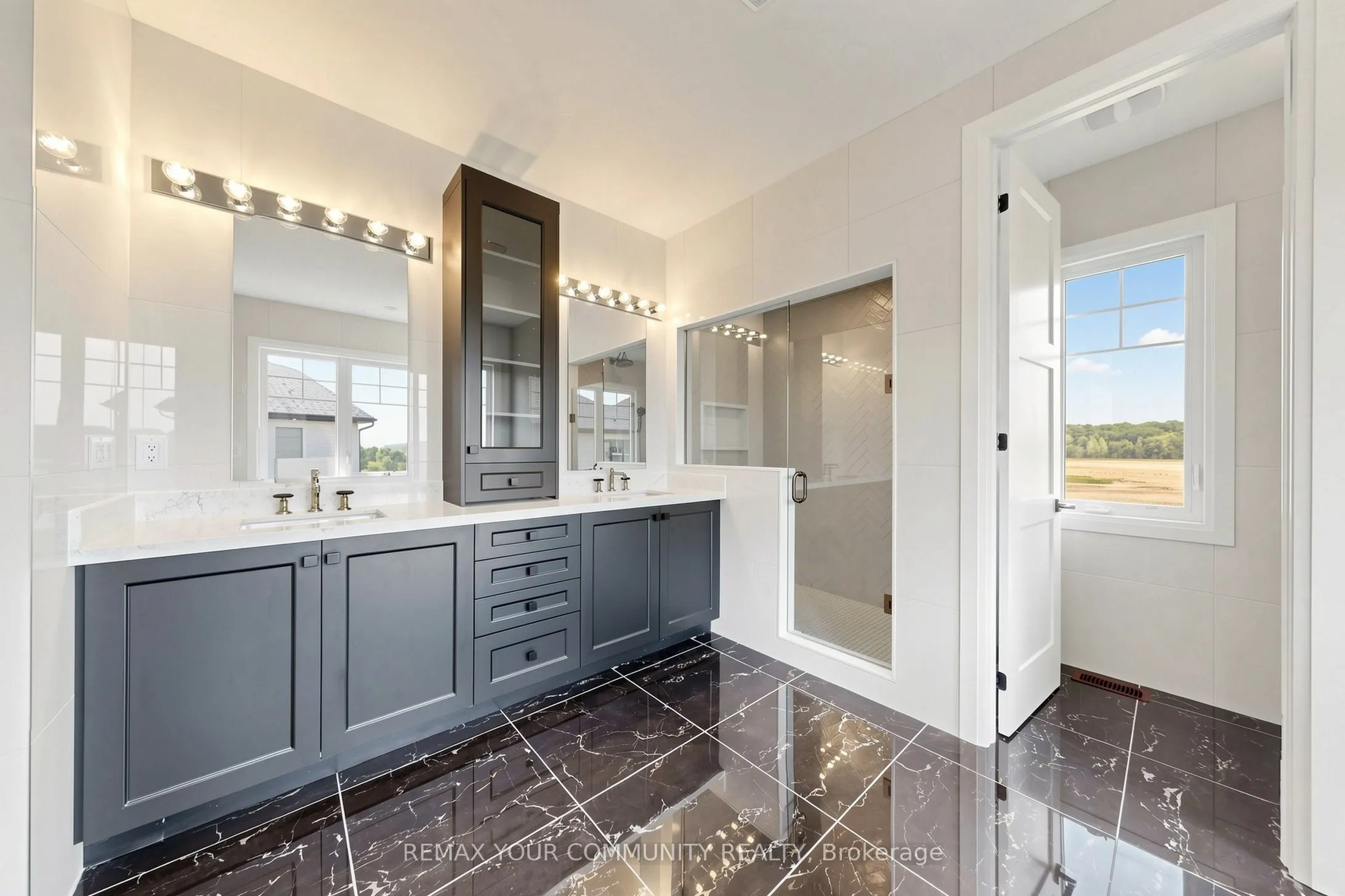 33 Lorrain Hand Crescent