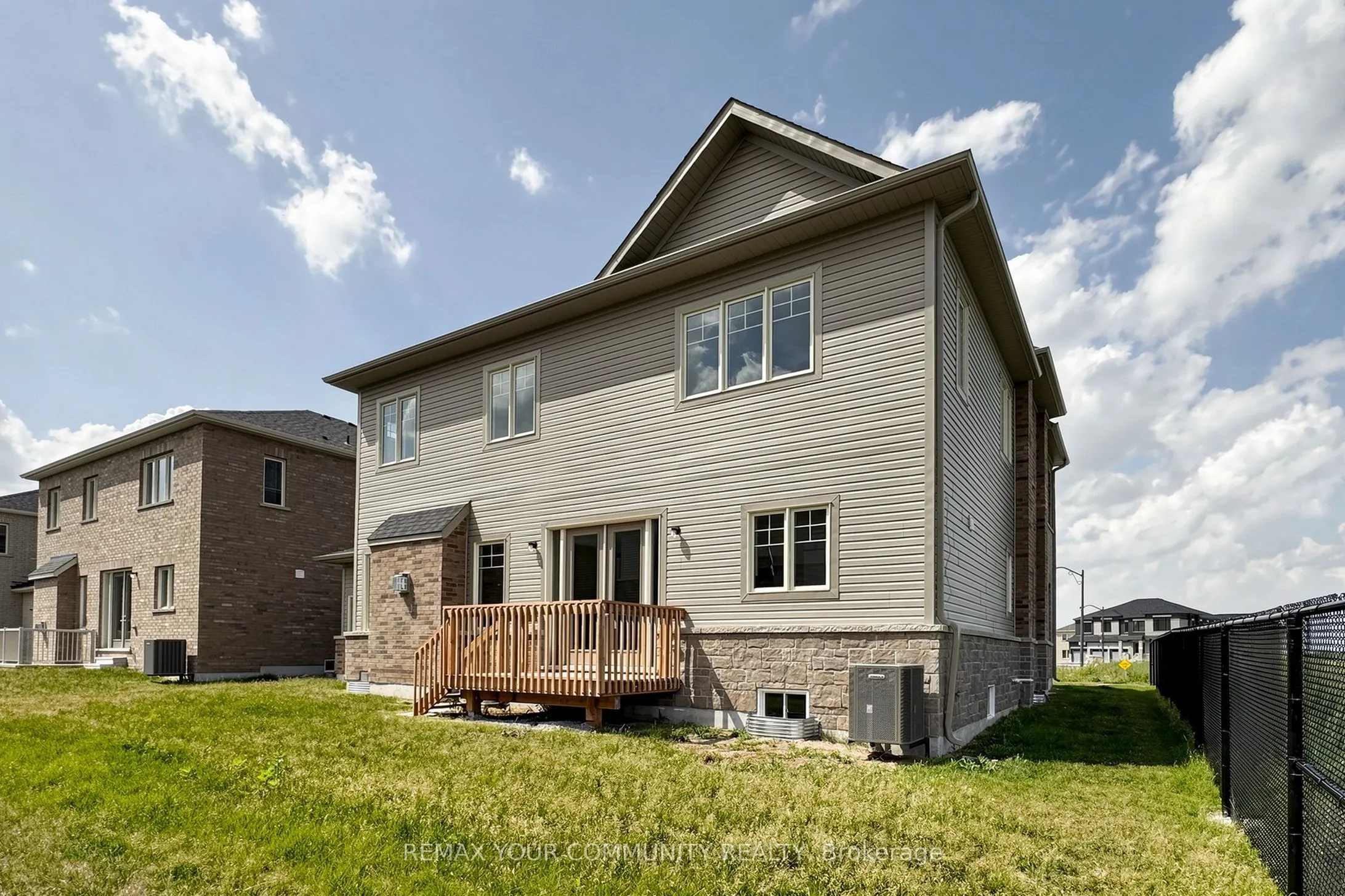 33 Lorrain Hand Crescent