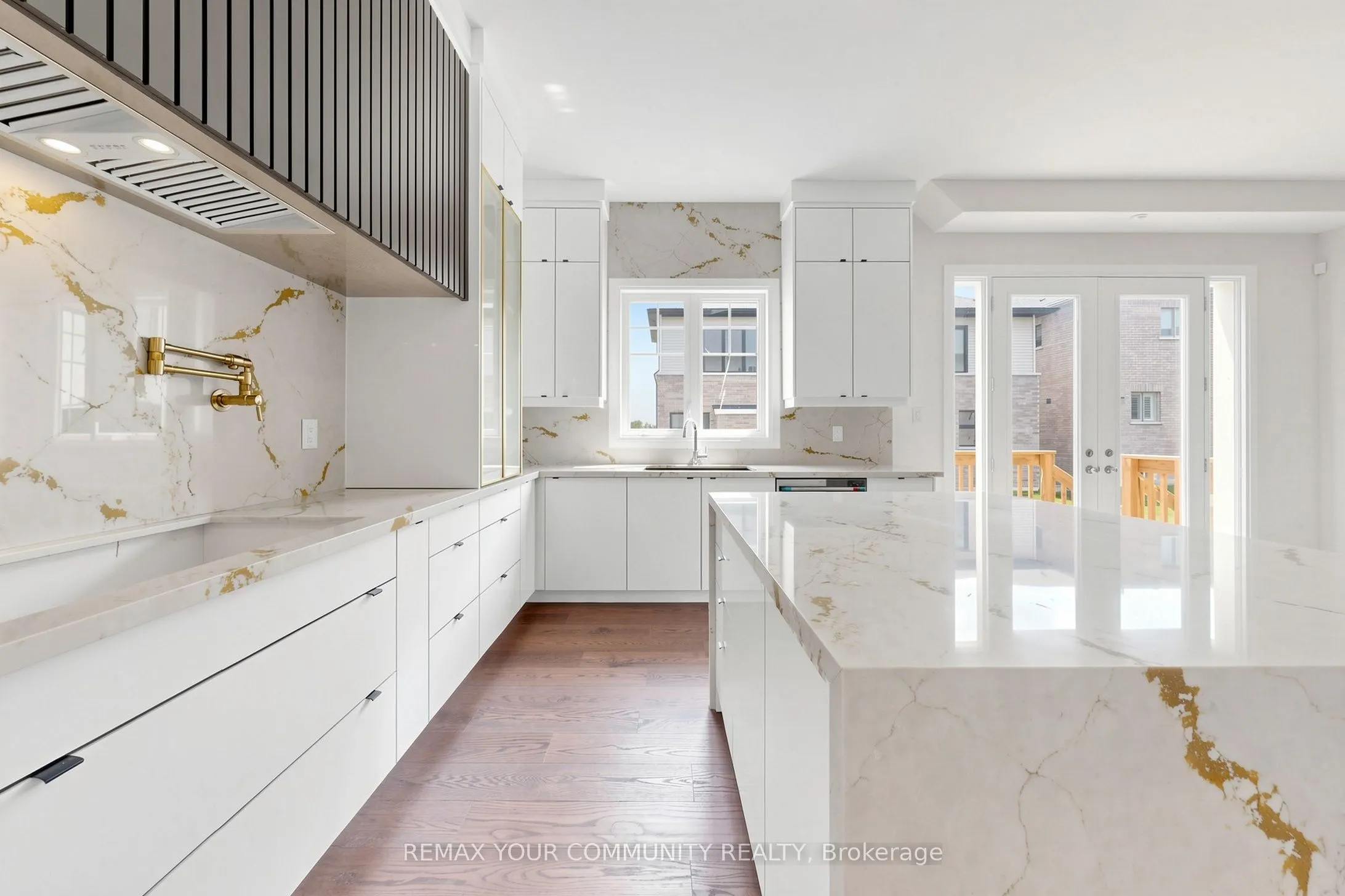33 Lorrain Hand Crescent