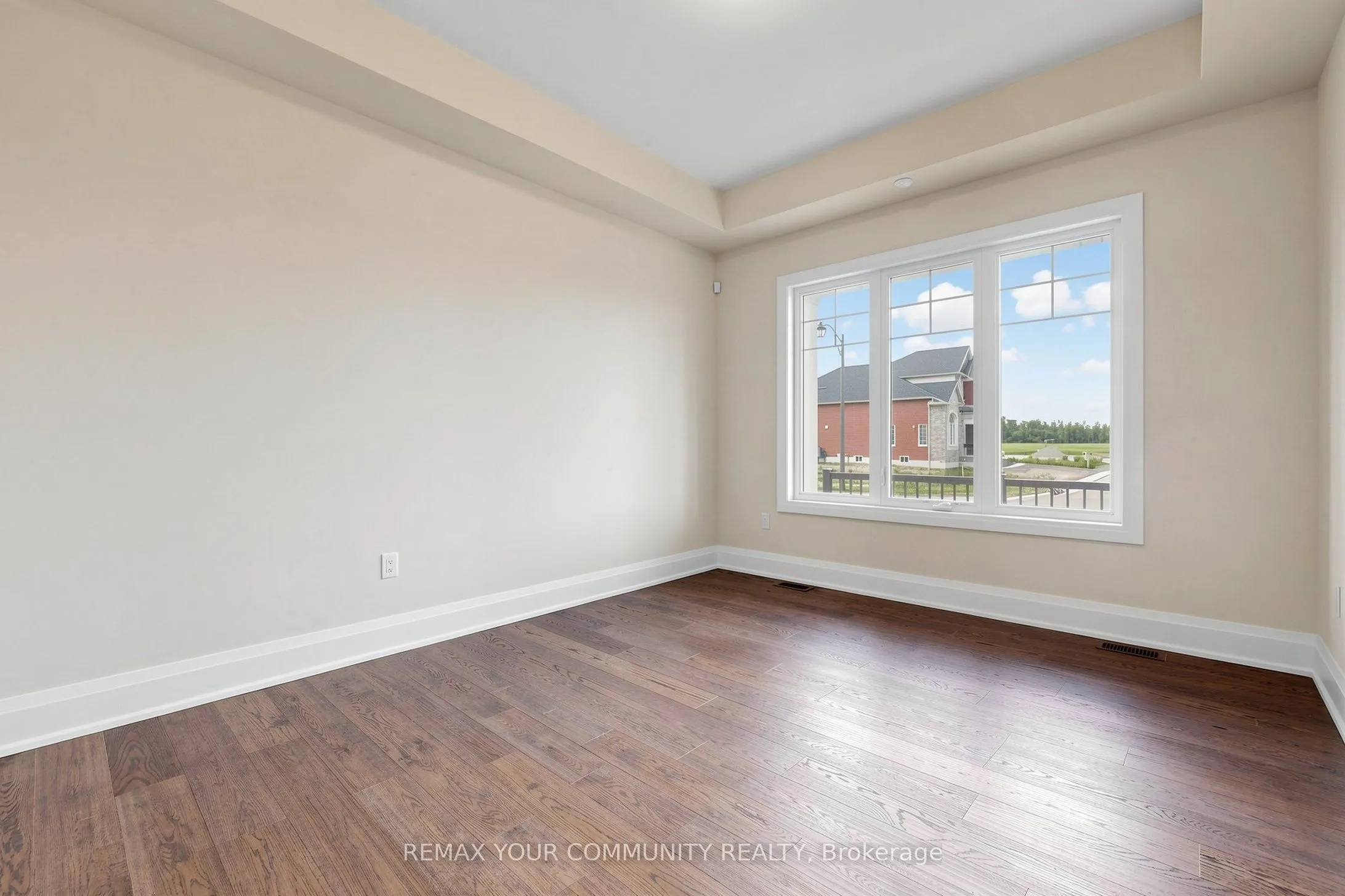 33 Lorrain Hand Crescent