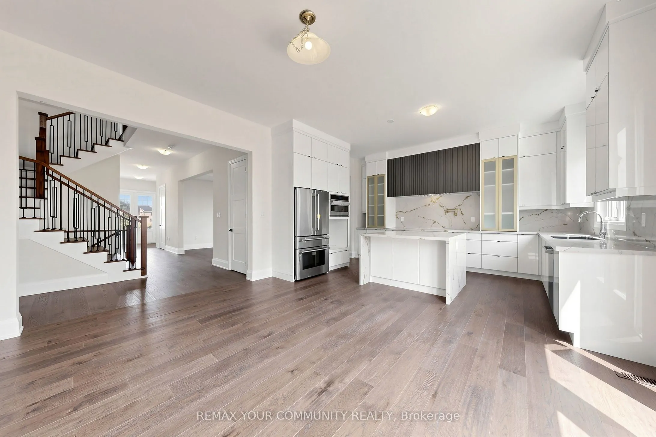 33 Lorrain Hand Crescent