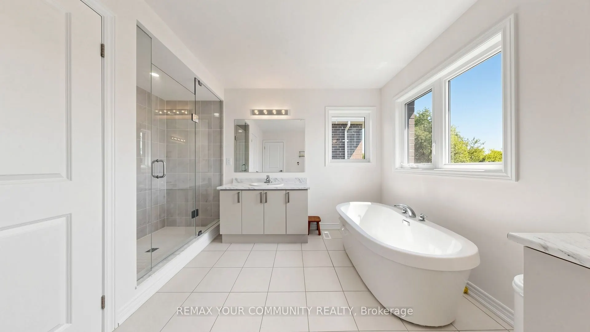 32 Baycroft Boulevard