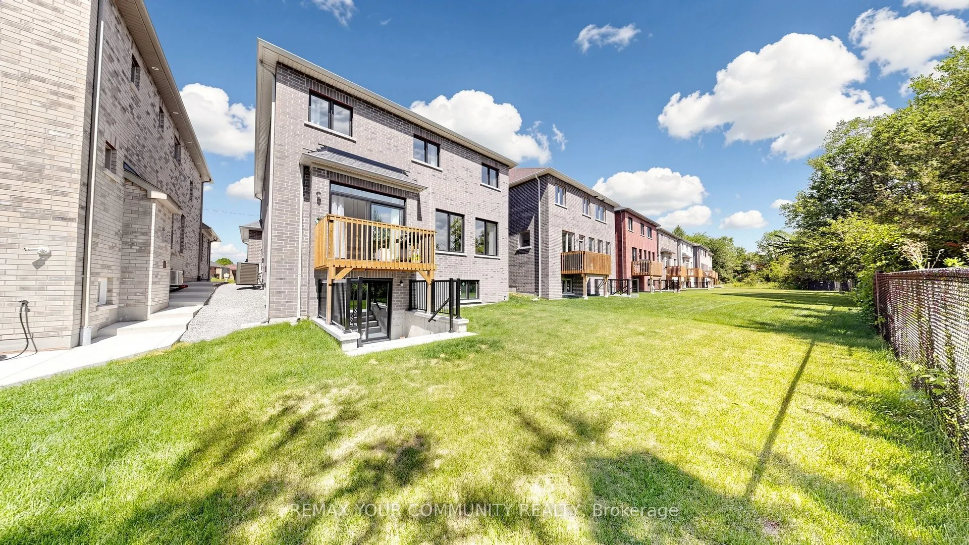 32 Baycroft Boulevard