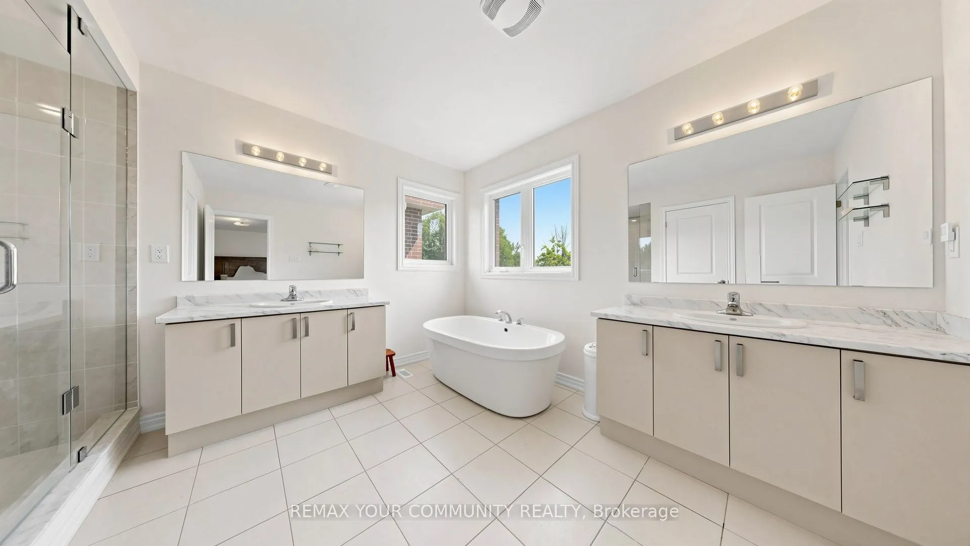 32 Baycroft Boulevard