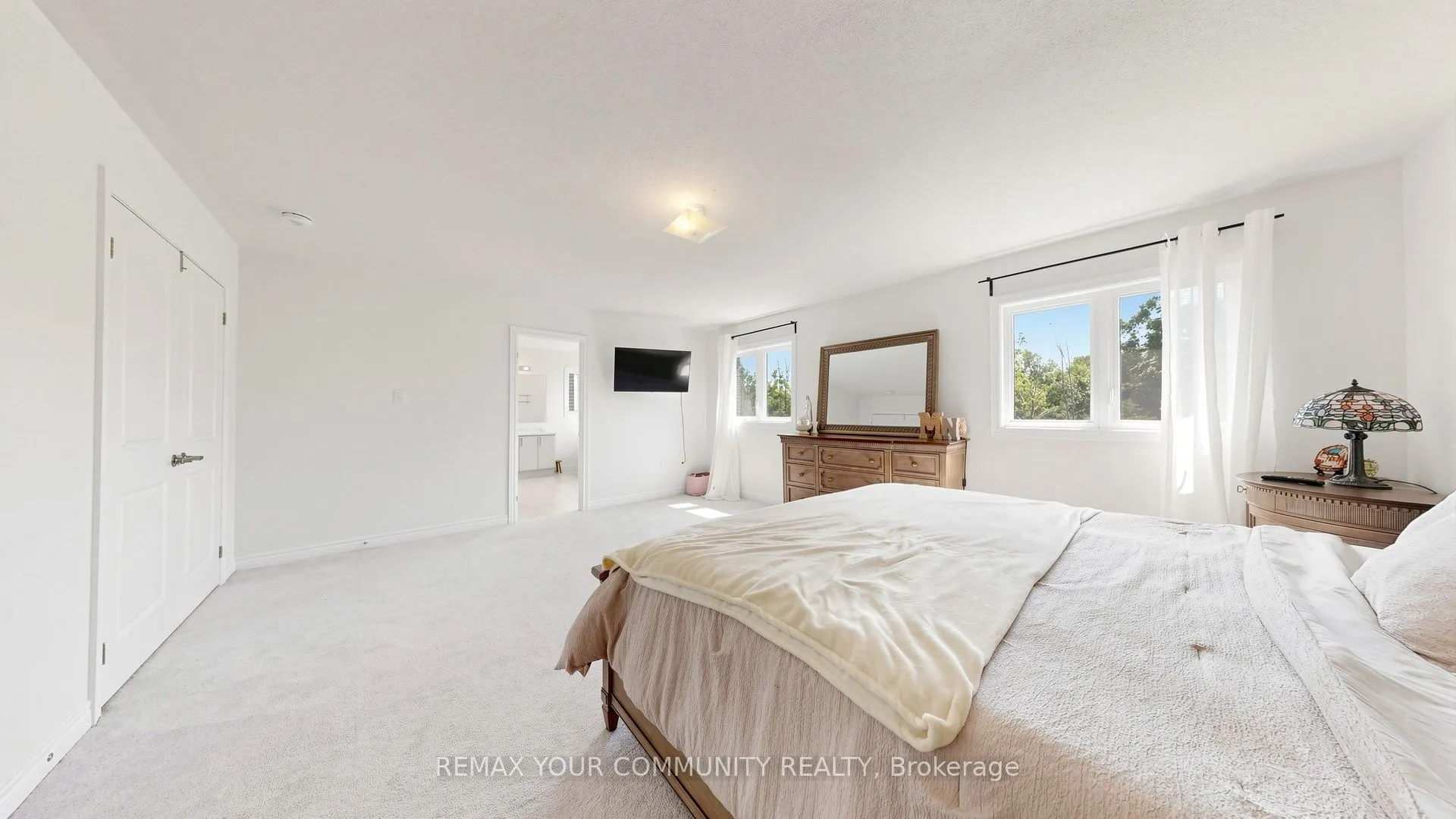 32 Baycroft Boulevard