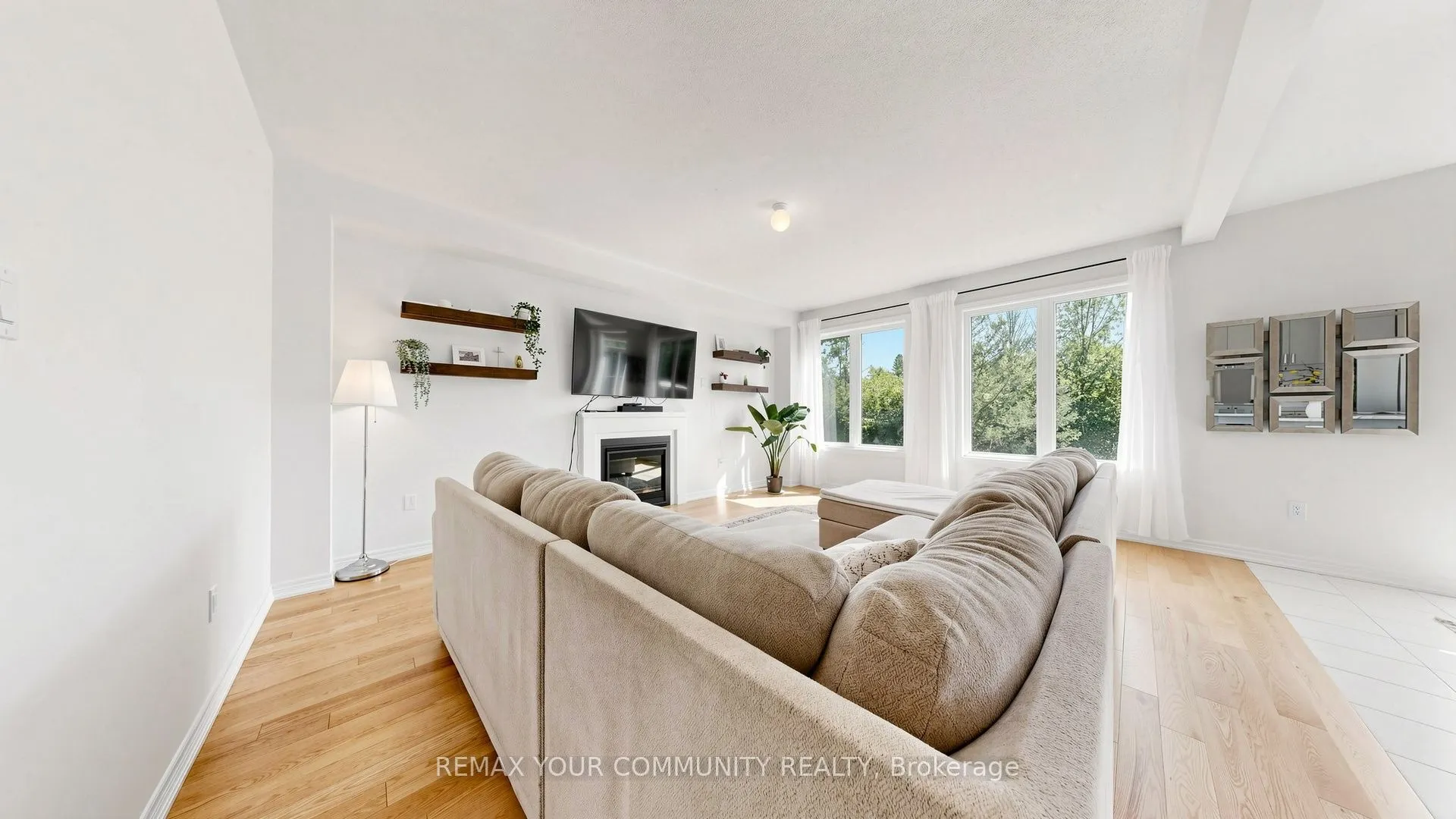 32 Baycroft Boulevard