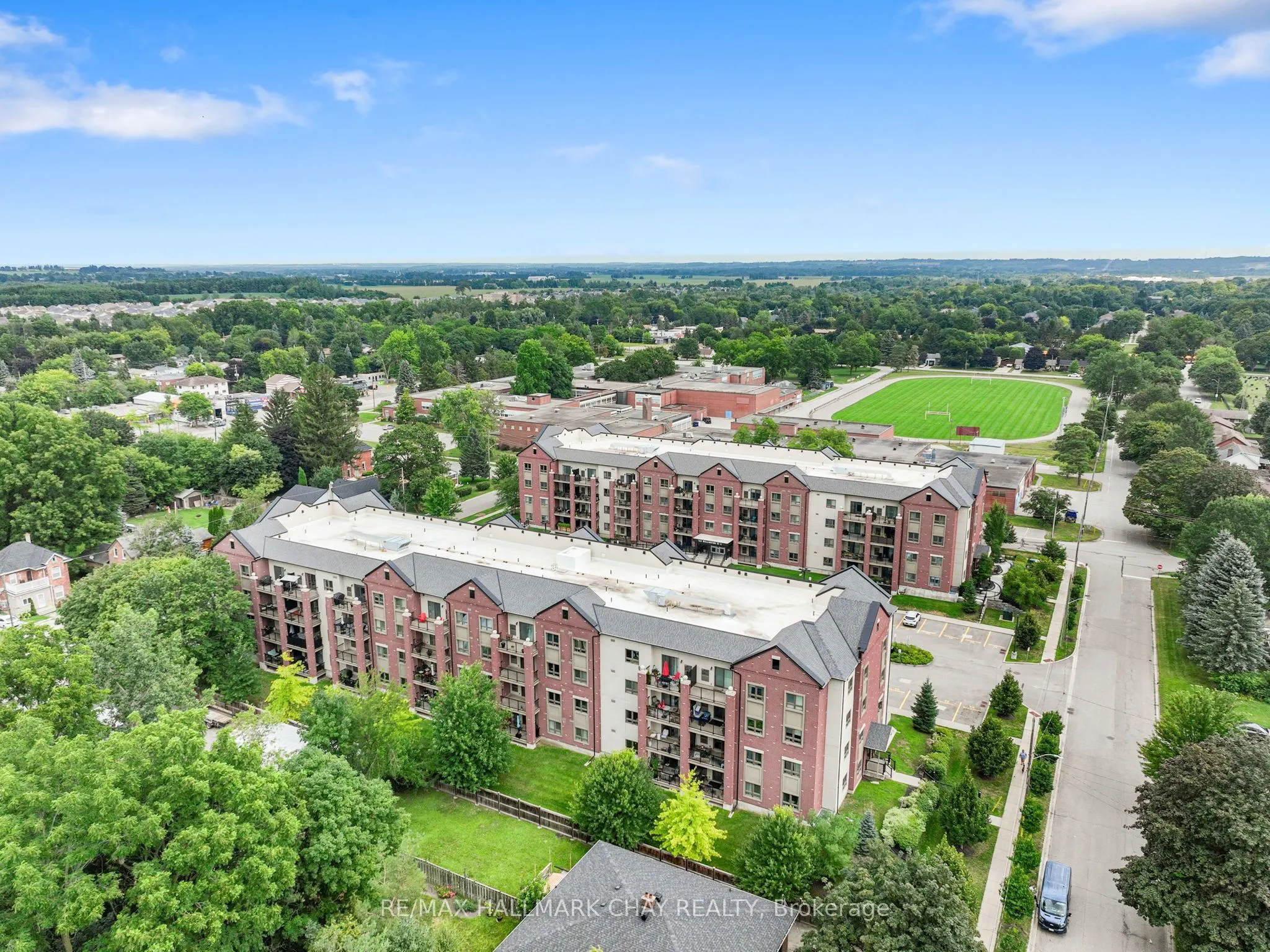 157 WELLINGTON Street E #404