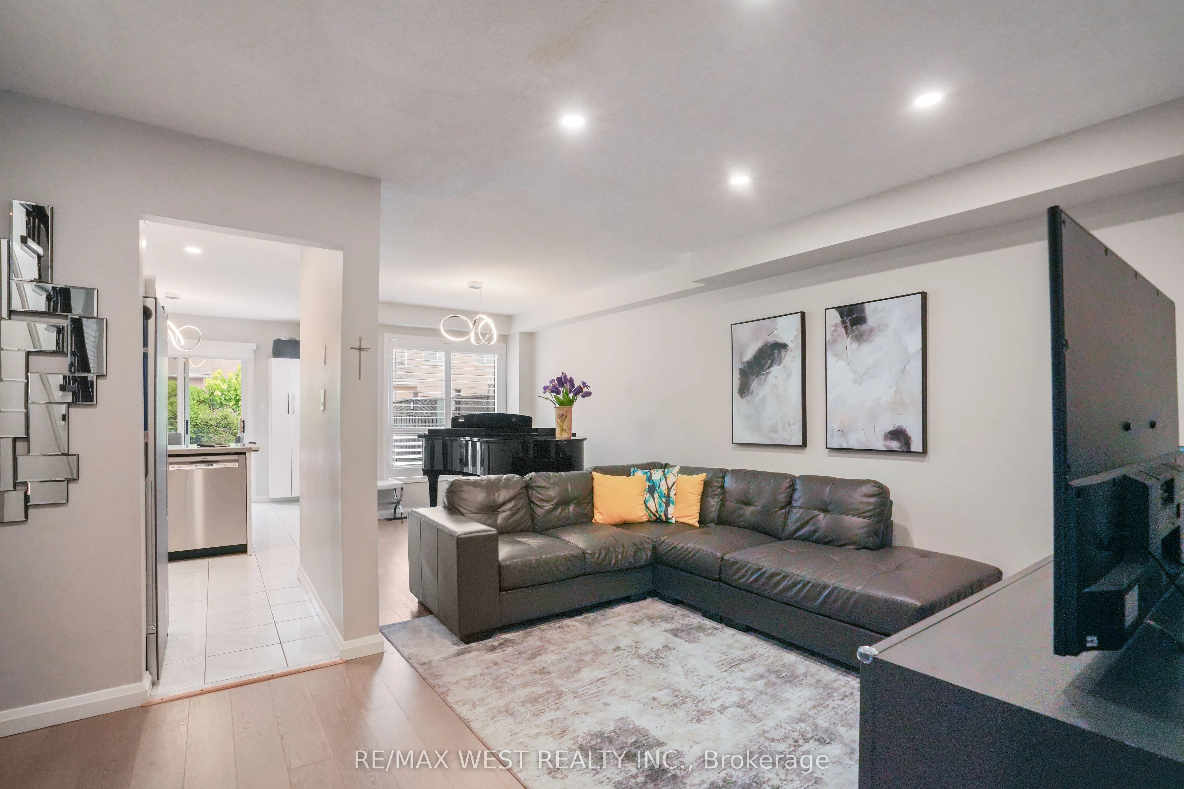 8 Jensen Court