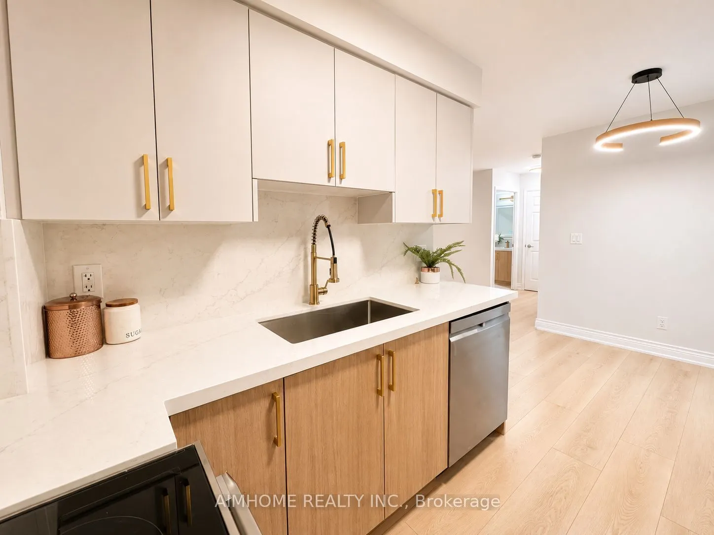 75 King William Crescent #804
