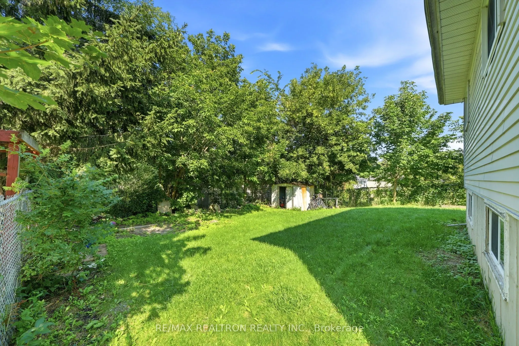 414 The Queensway Road S