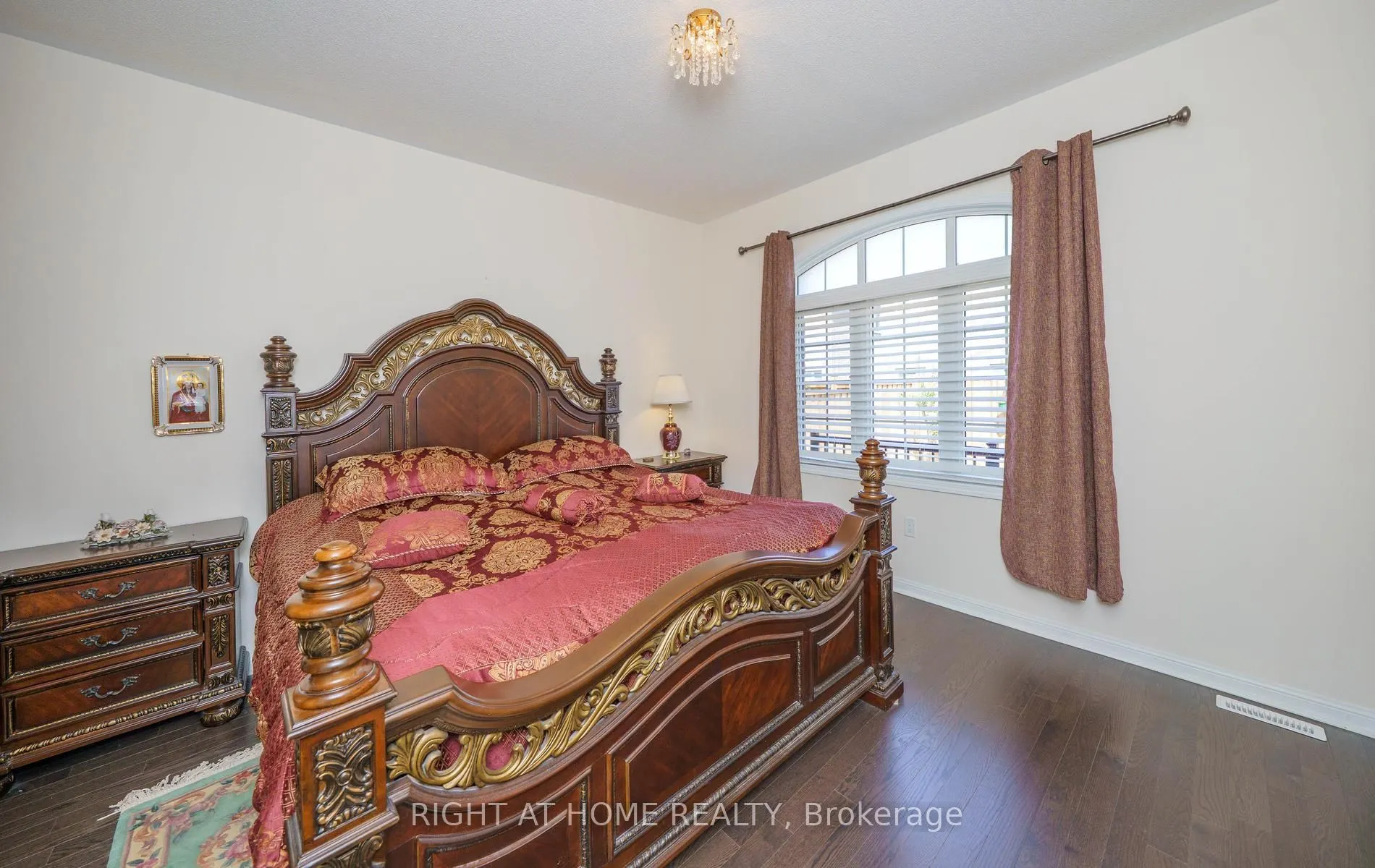 2 Cliff Thompson Court