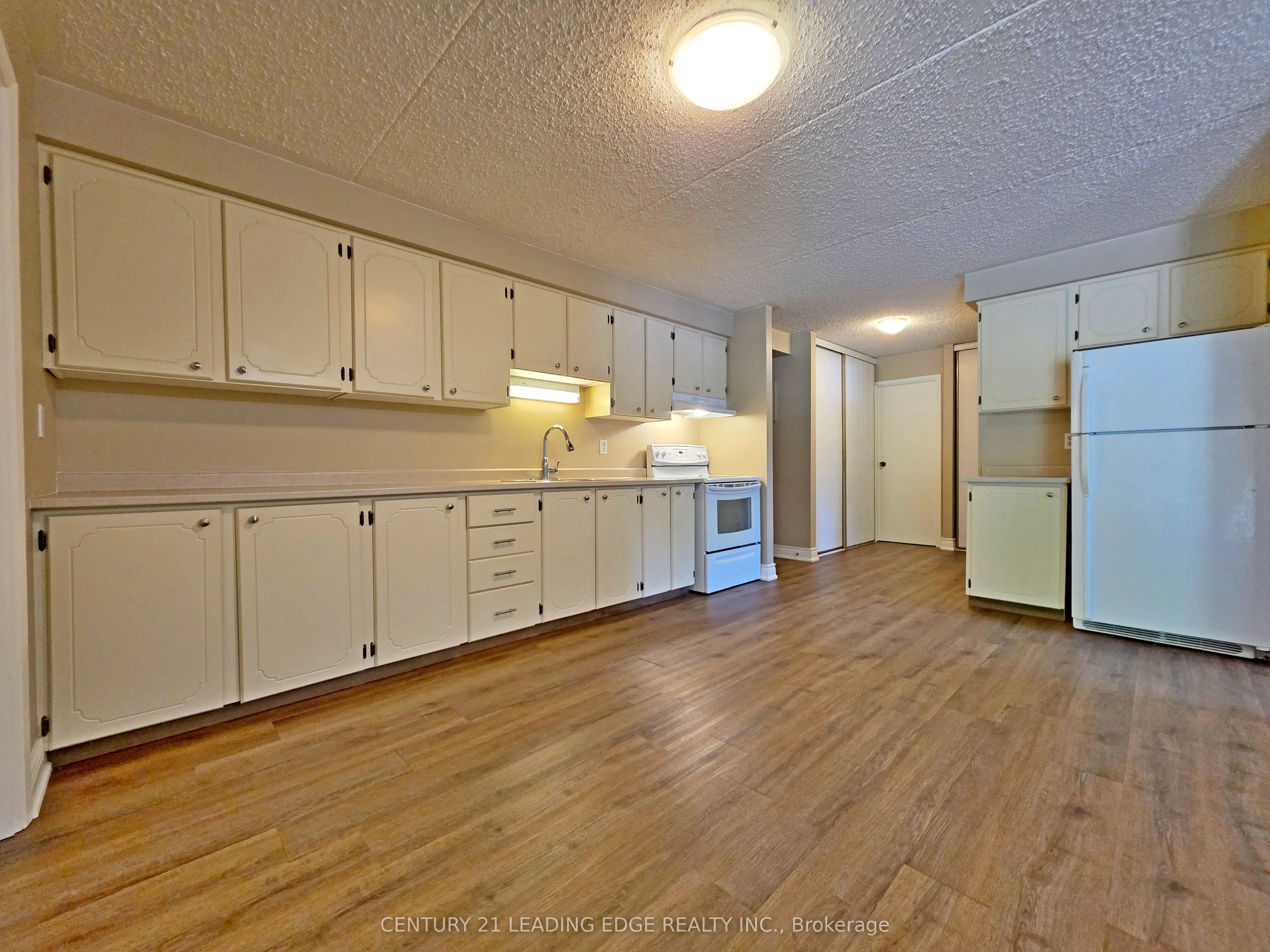 74 The Queensway S #206