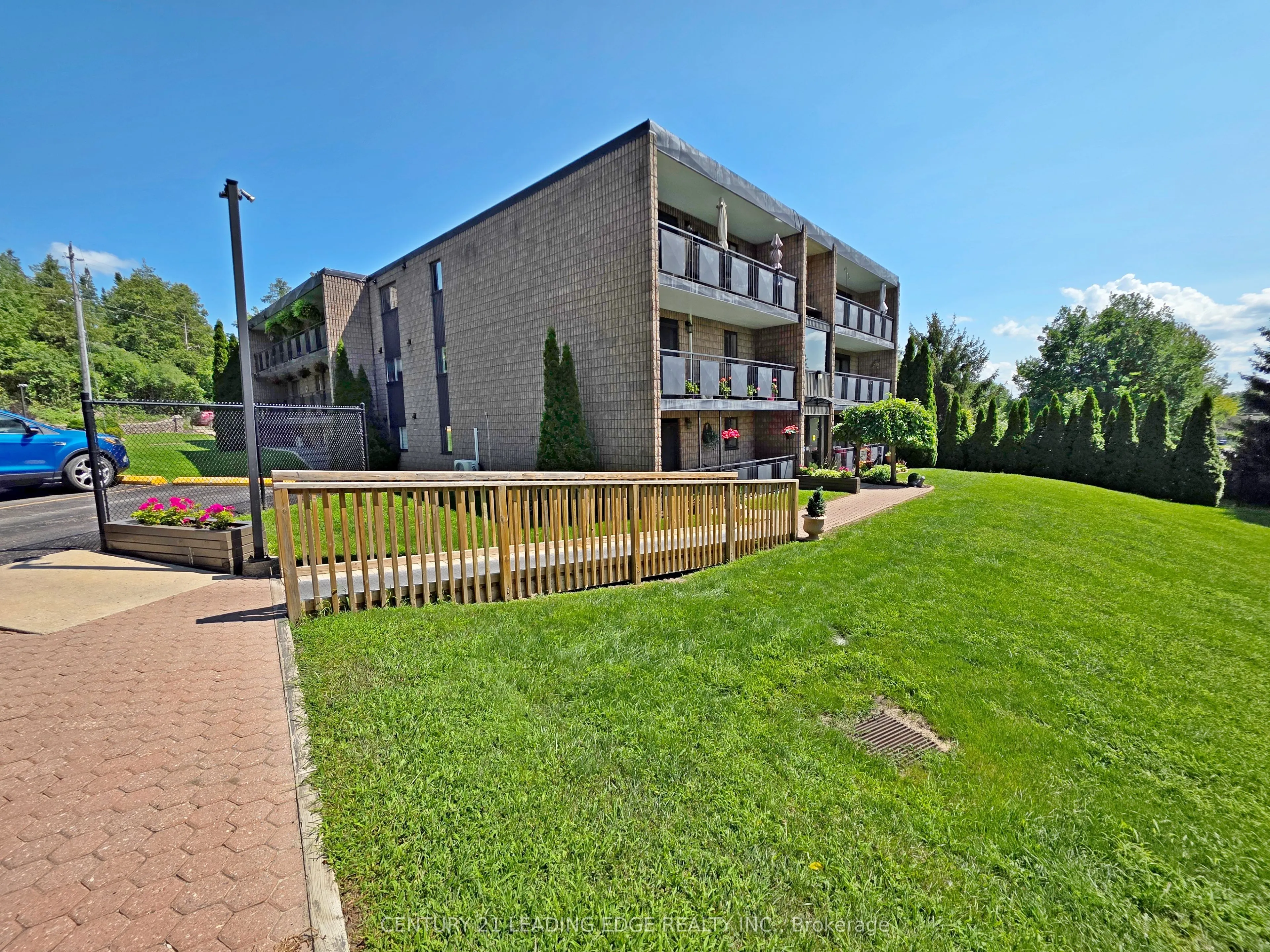 74 The Queensway S #206