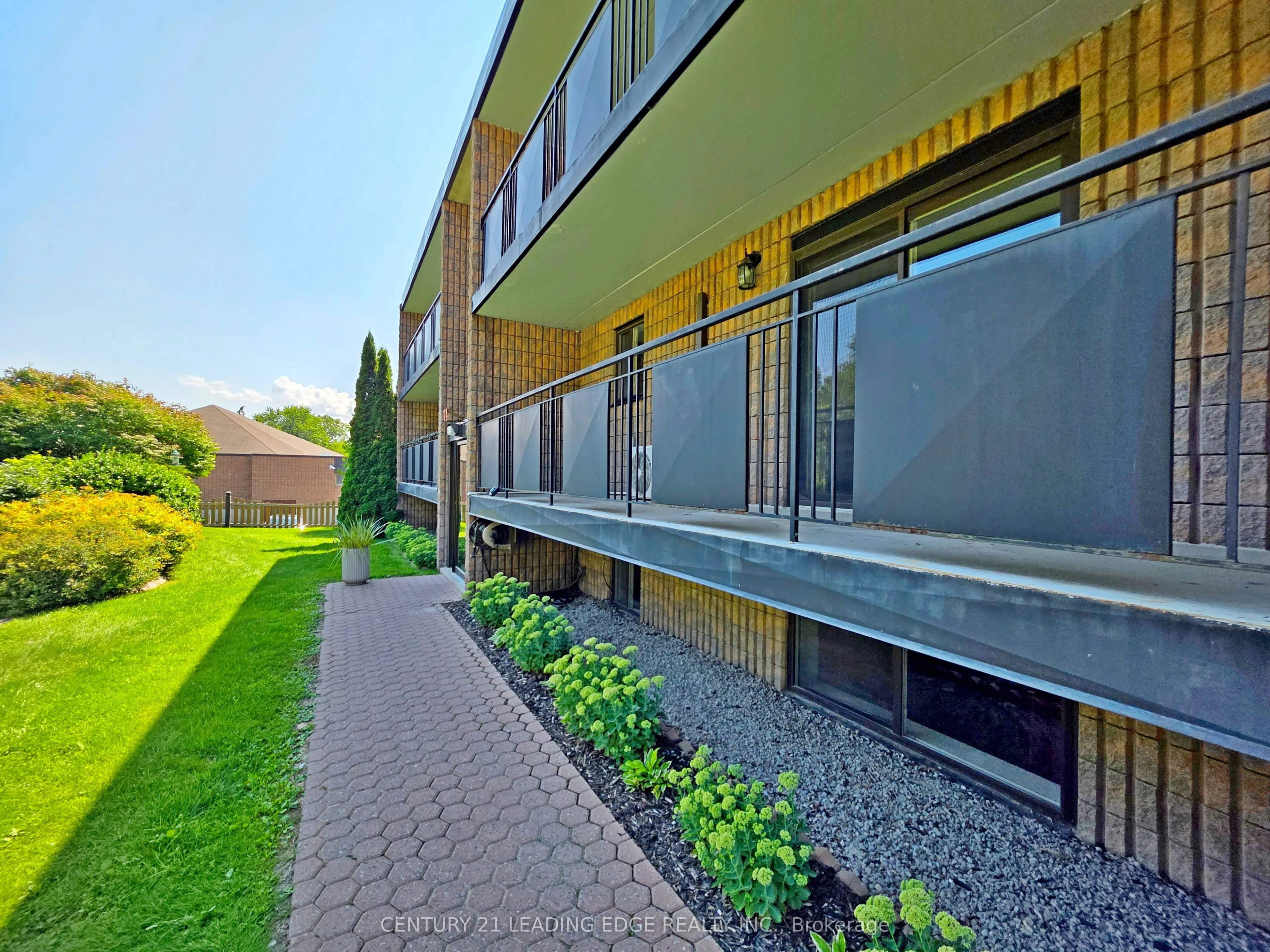 74 The Queensway S #206