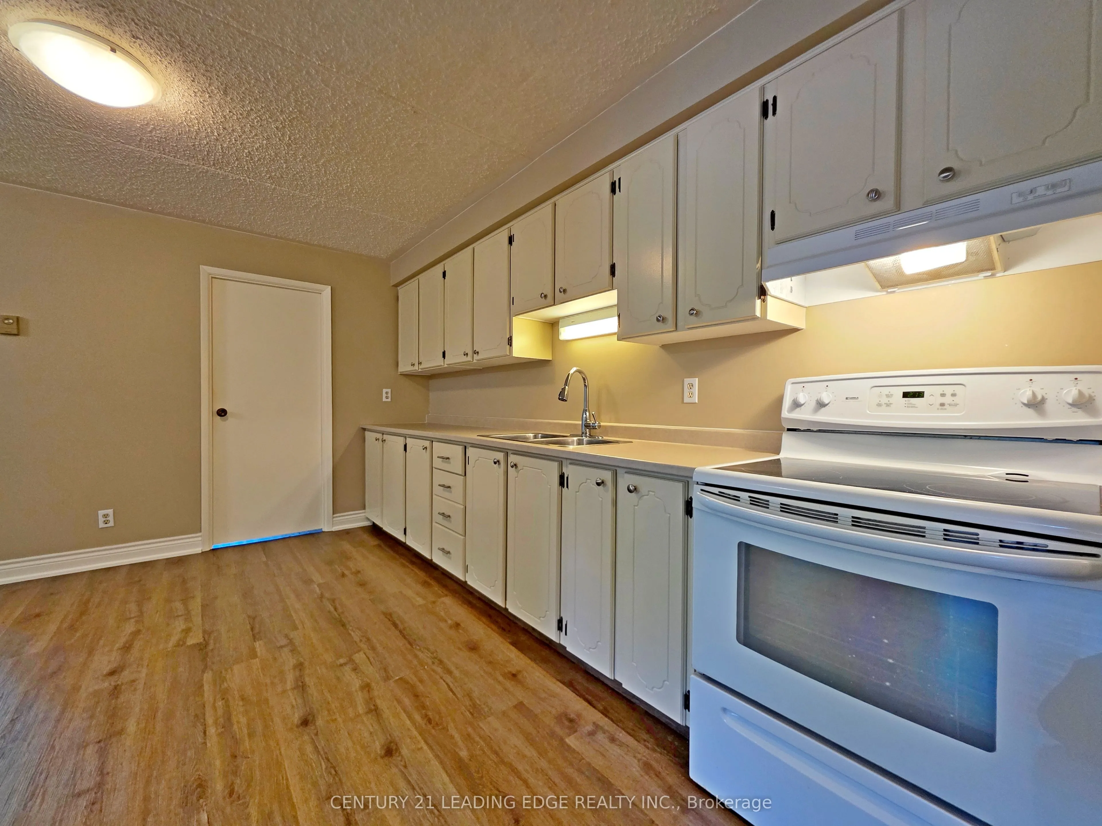74 The Queensway S #206