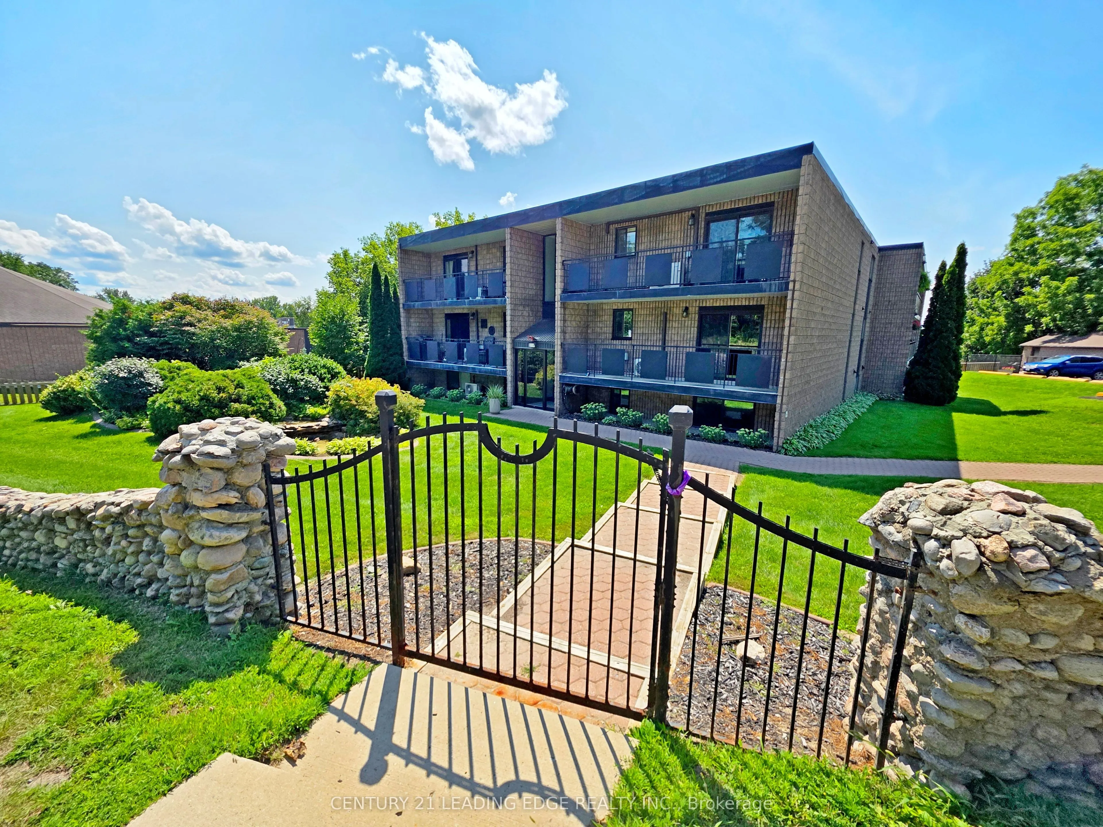 74 The Queensway S #206