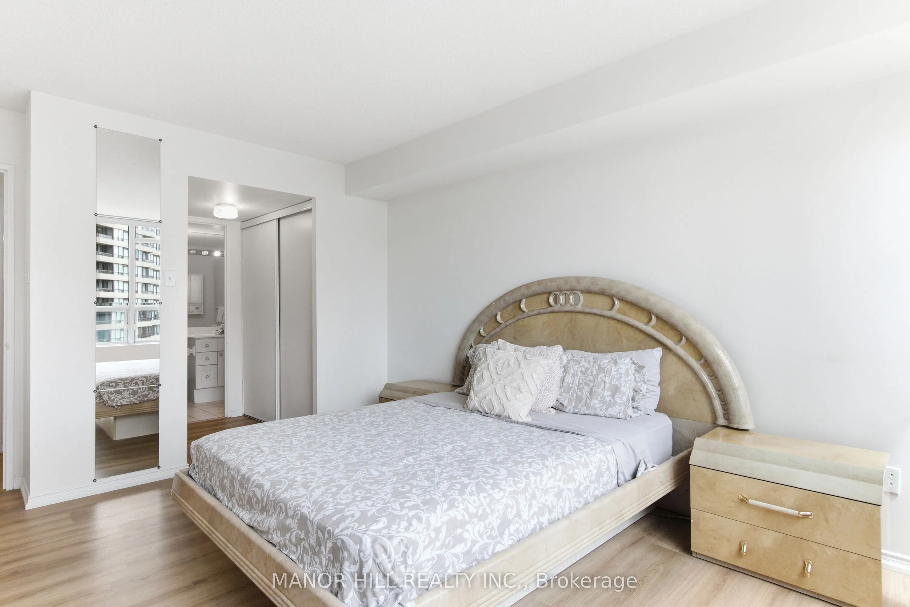 11 Townsgate Drive #814