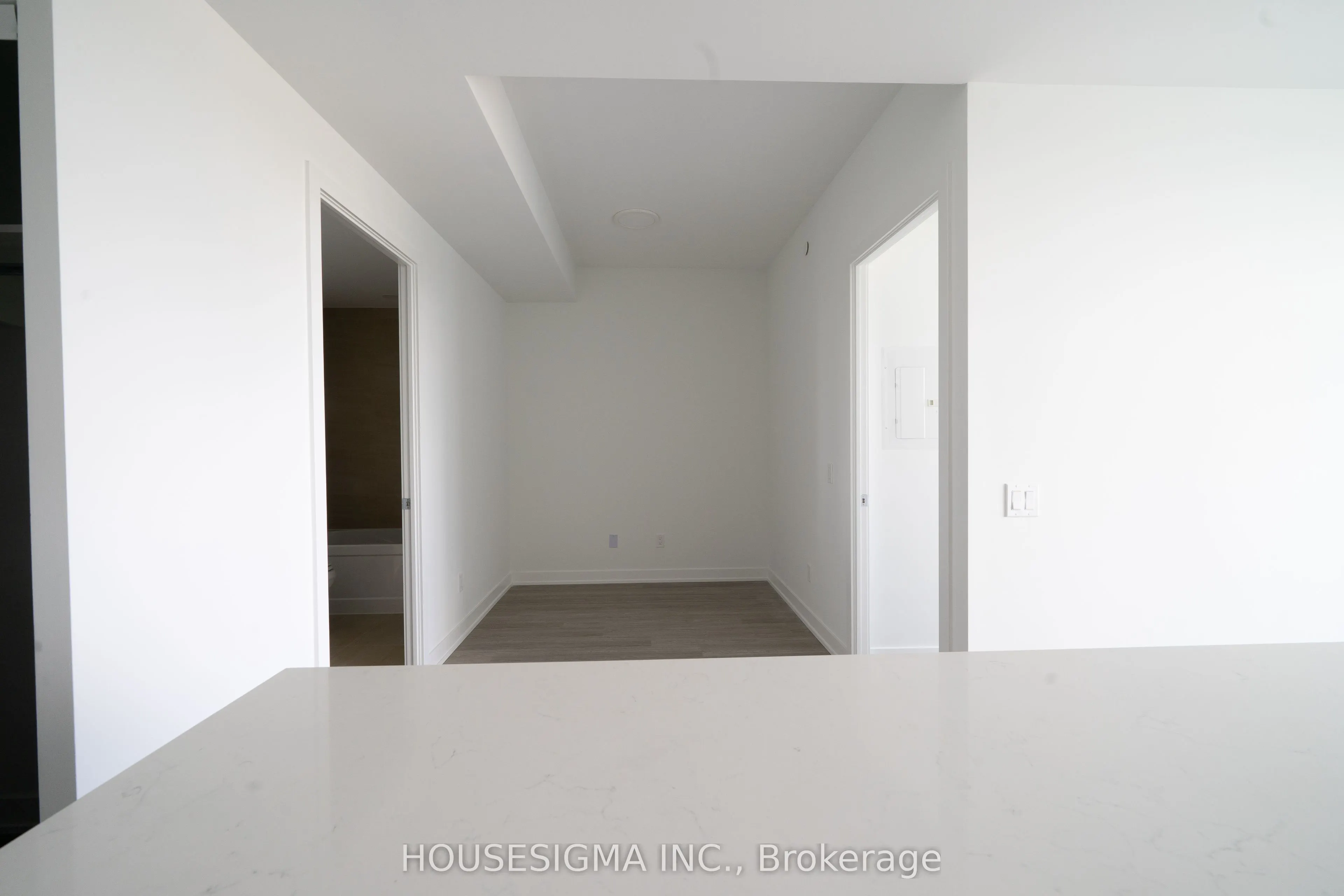 8188 Yonge Street #820