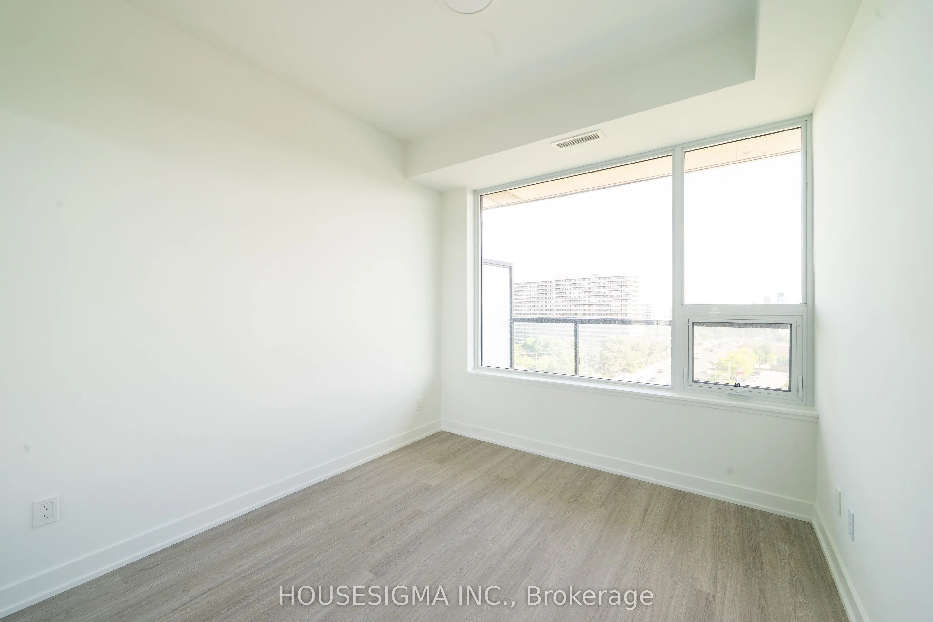 8188 Yonge Street #820