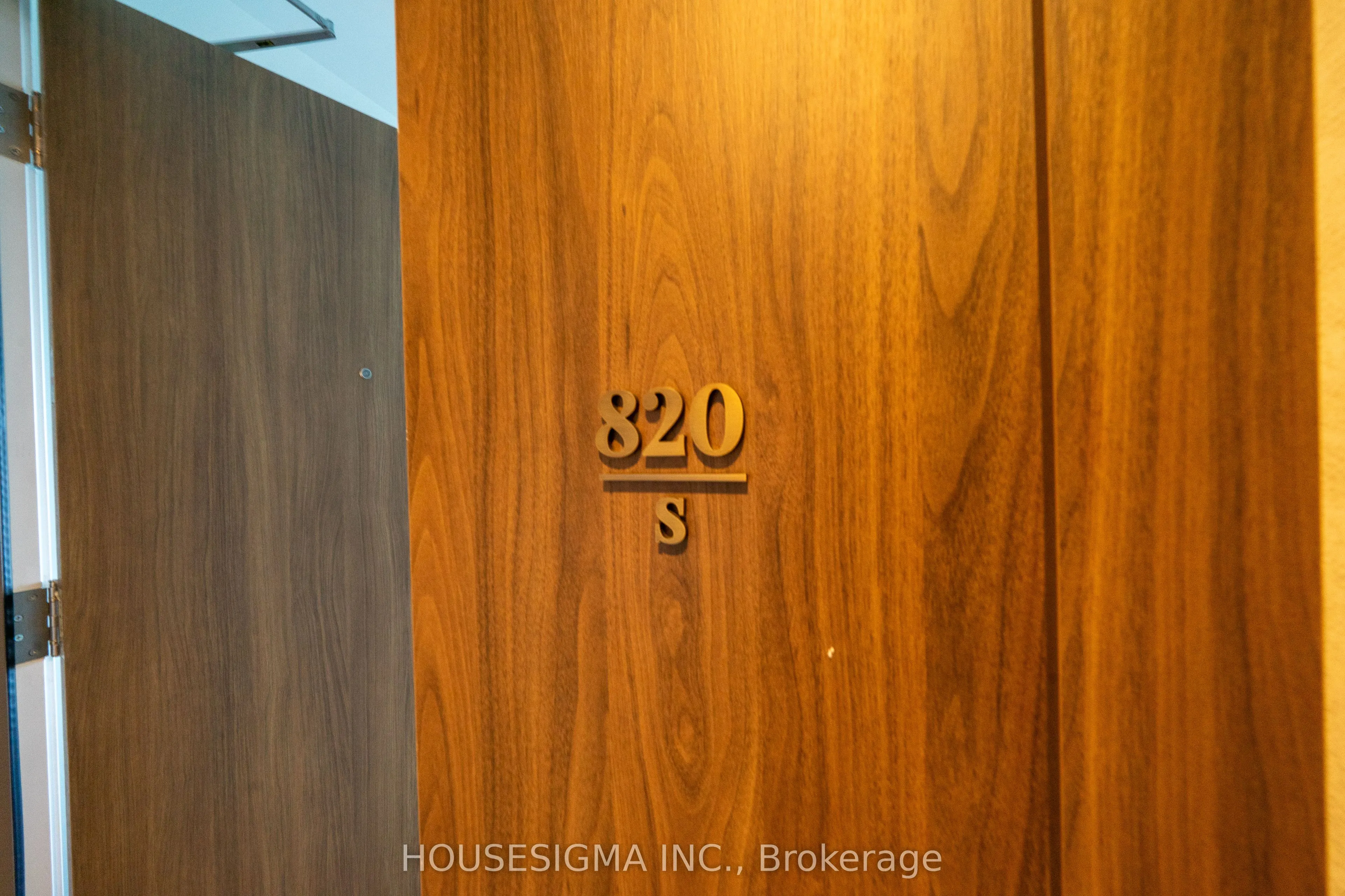 8188 Yonge Street #820